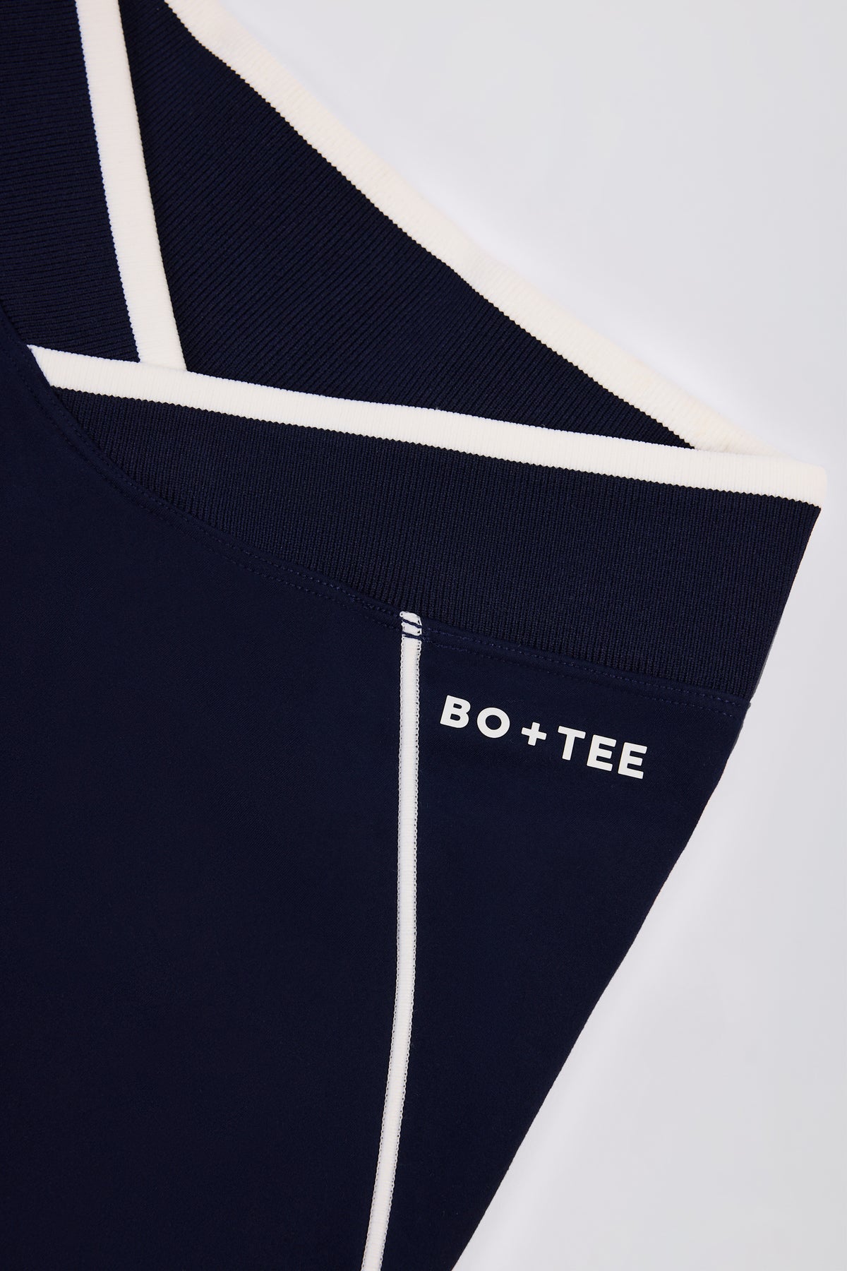 ⁣⁢Soft Active Crossover-Leggings mit Kontrastdetails in Mitternachtsblau⁤⁣