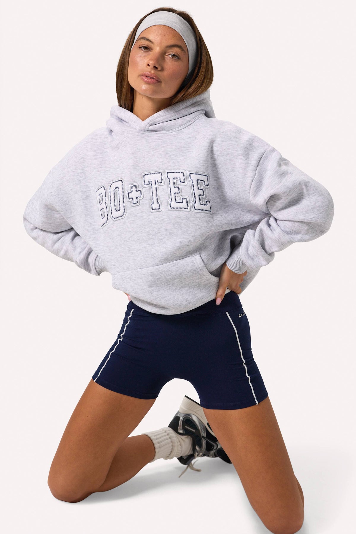⁣⁢Oversized Hoodie mit Stickerei in Grau meliert⁤⁣ - 1