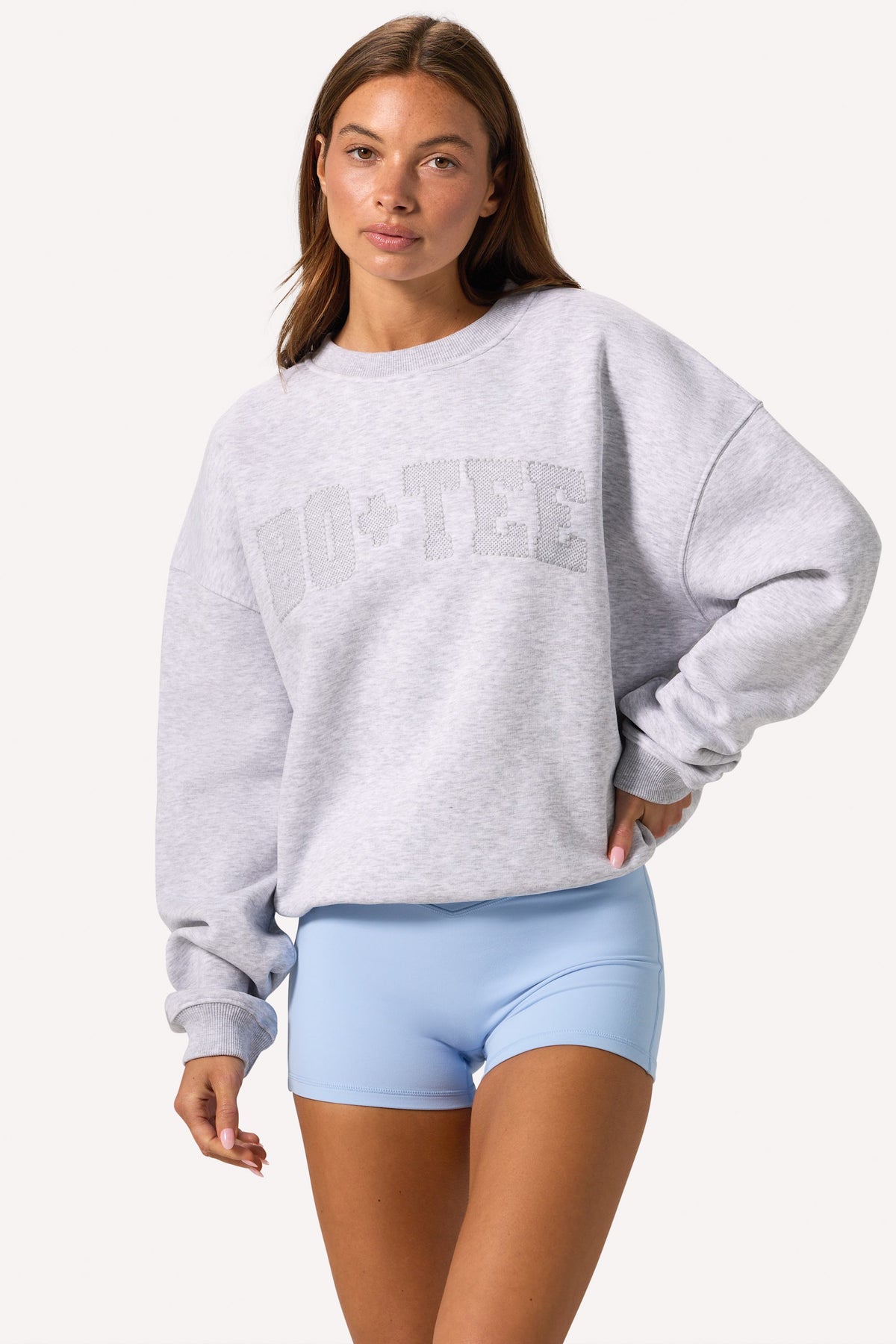 ⁣⁢Oversized-Pullover mit Rundhalsausschnitt in Grau meliert⁤⁣