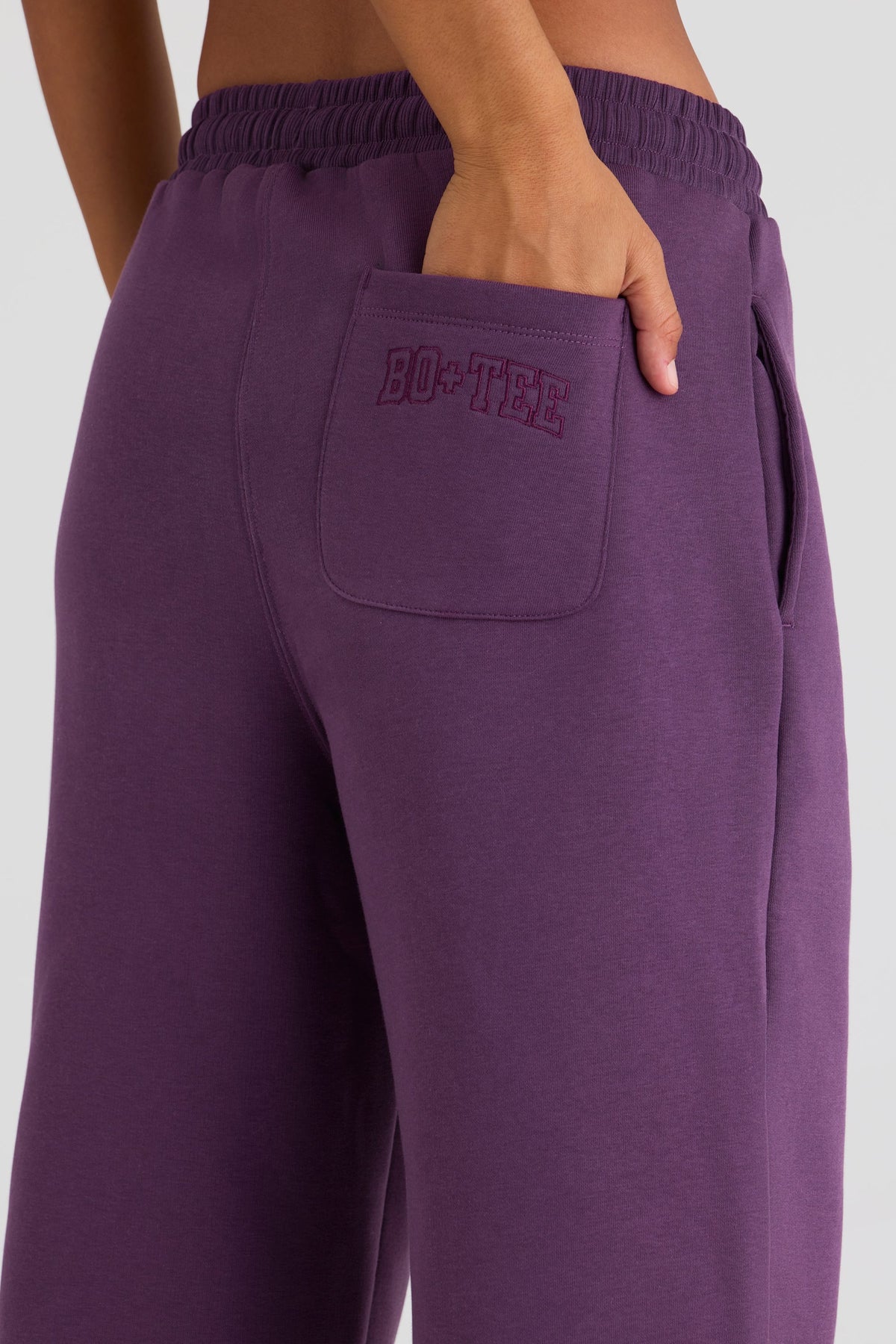 ⁣⁢Jogginghosen aus gebürstetem Jersey mit weitem Bein in Pflaume⁤⁣