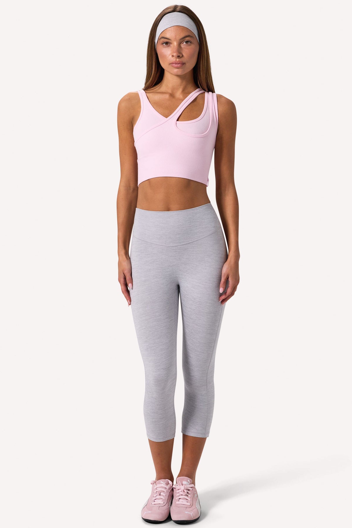 ⁣⁢Nahtloser weicher Rippstrick asymmetrischer Sport-BH in Puderrosa⁤⁣