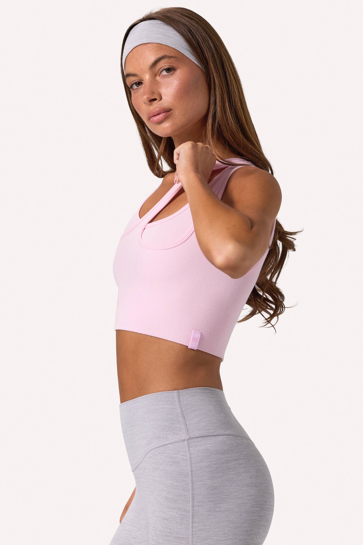⁣⁢Nahtloser weicher Rippstrick asymmetrischer Sport-BH in Puderrosa⁤⁣