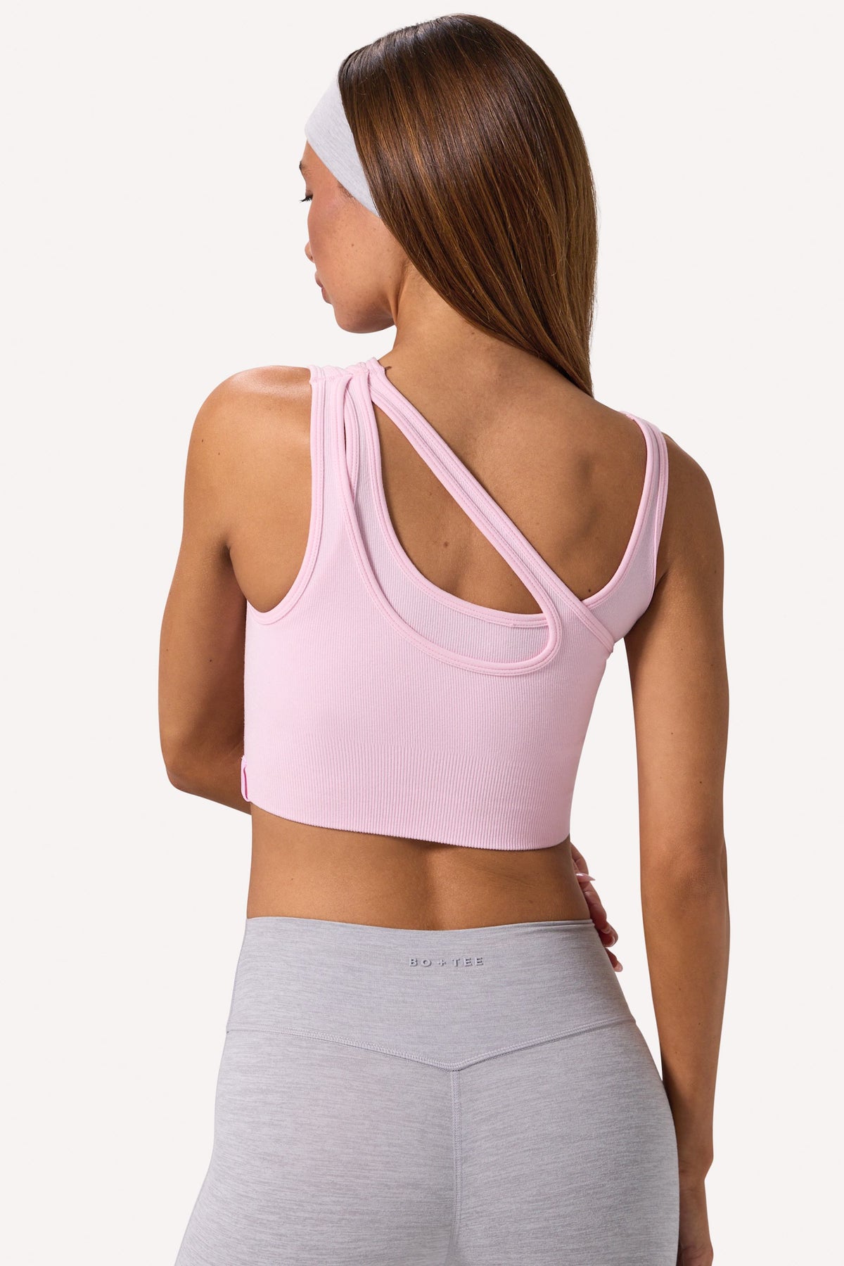 ⁣⁢Nahtloser weicher Rippstrick asymmetrischer Sport-BH in Puderrosa⁤⁣