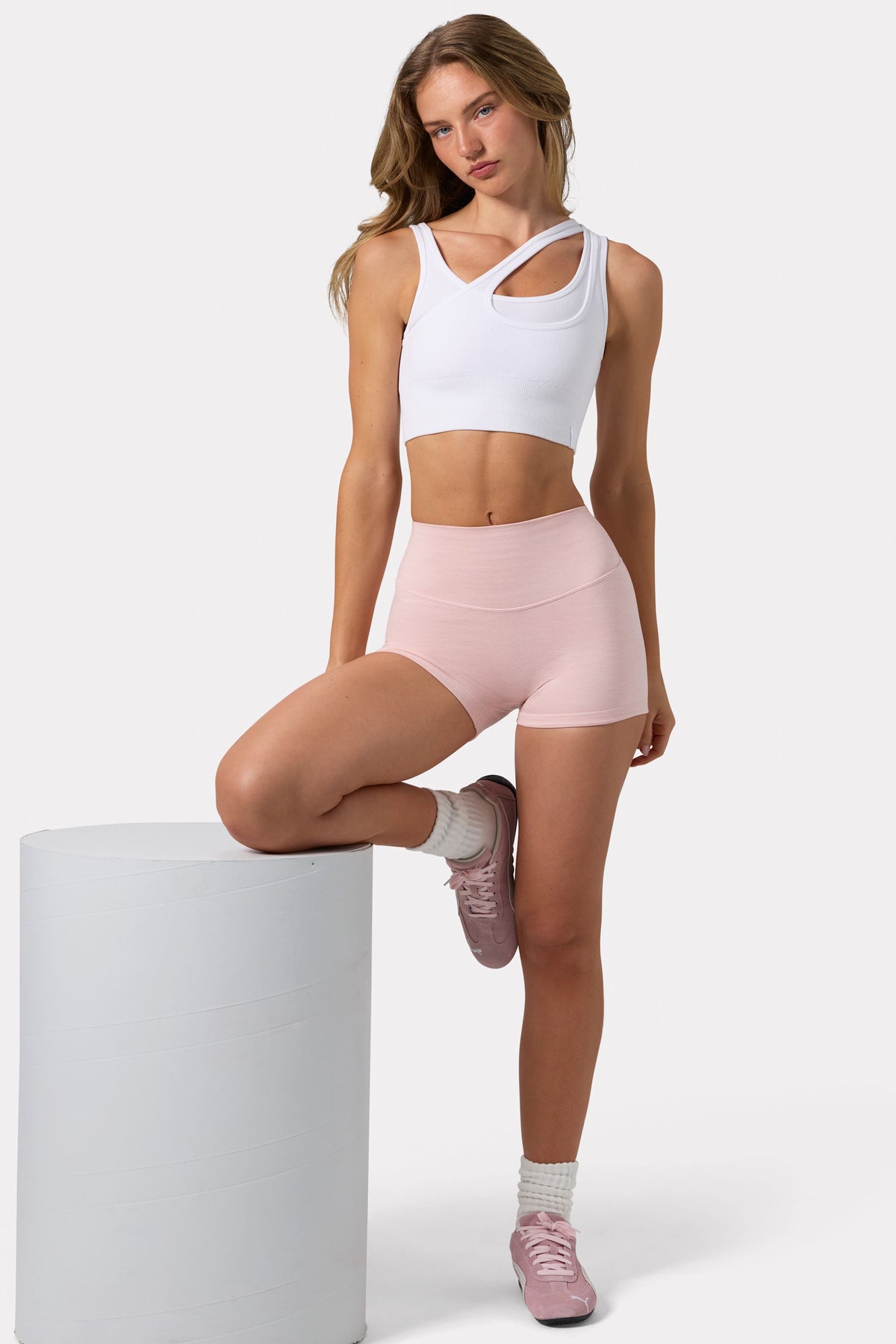 ⁣⁢Nahtloser Soft-Rib-Asymmetrie-Sport-BH in Weiß⁤⁣