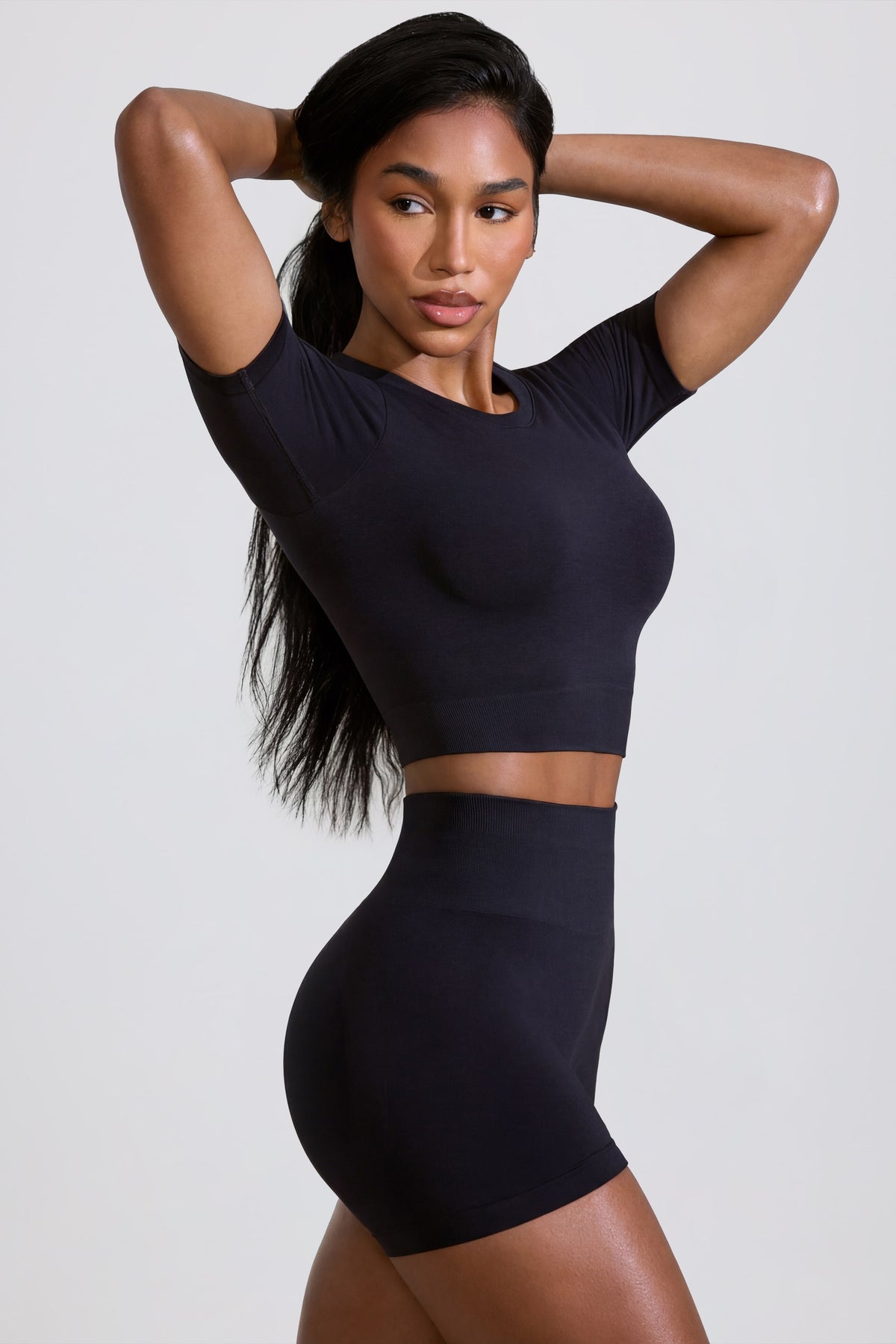 ⁣⁢Define Luxe High-Waist-Minishorts in Schwarz⁤⁣