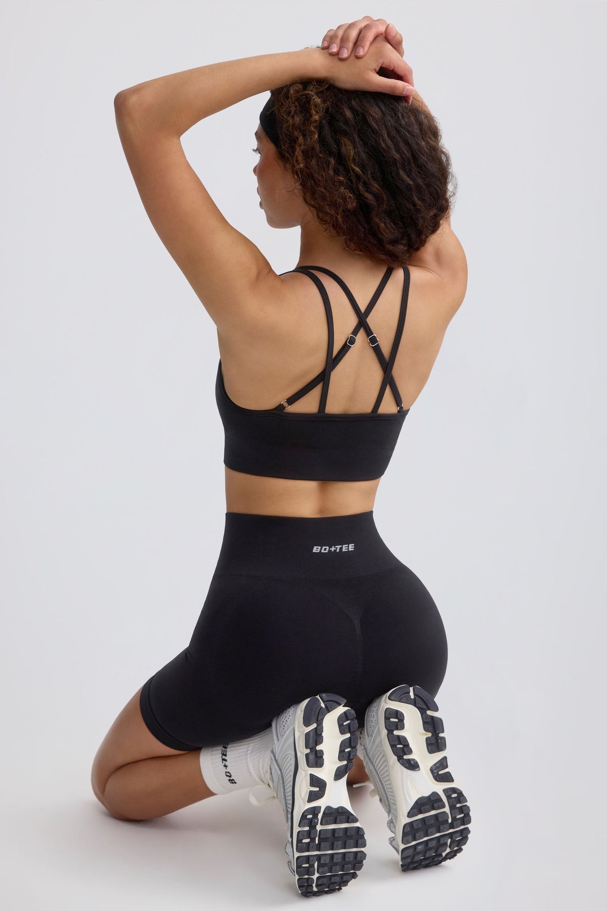 ⁣⁢Träger-Sports-BH Define Luxe in Schwarz⁤⁣
