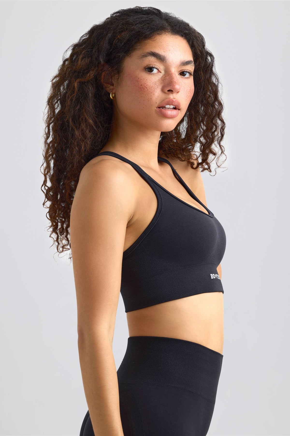 ⁣⁢Träger-Sports-BH Define Luxe in Schwarz⁤⁣