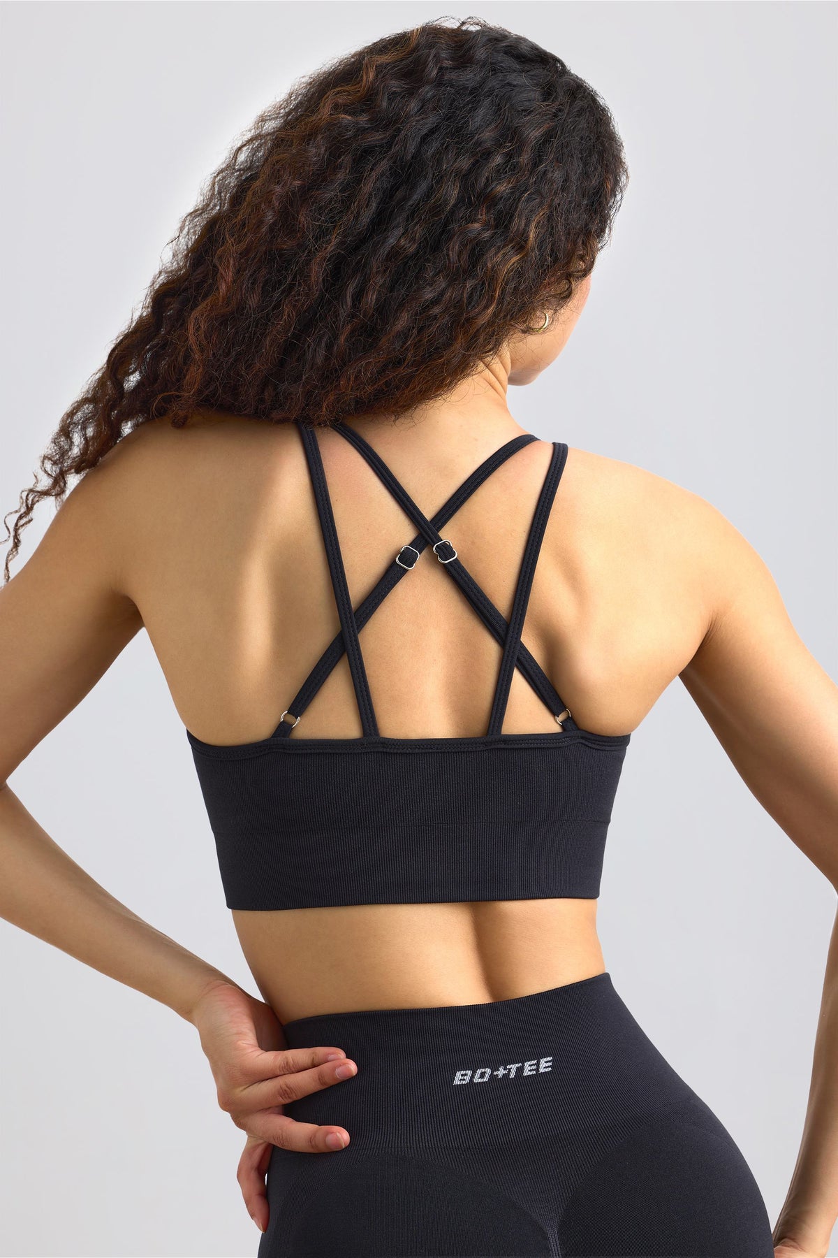 ⁣⁢Träger-Sports-BH Define Luxe in Schwarz⁤⁣