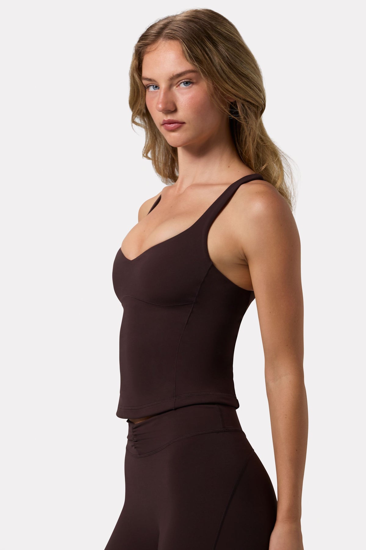 ⁣⁢Soft Active Tanktop mit Herzausschnitt in Espresso⁤⁣