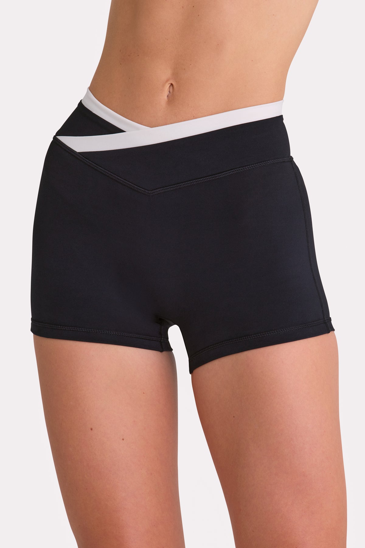 ⁣⁢Soft Active Shorts in Schwarz⁤⁣