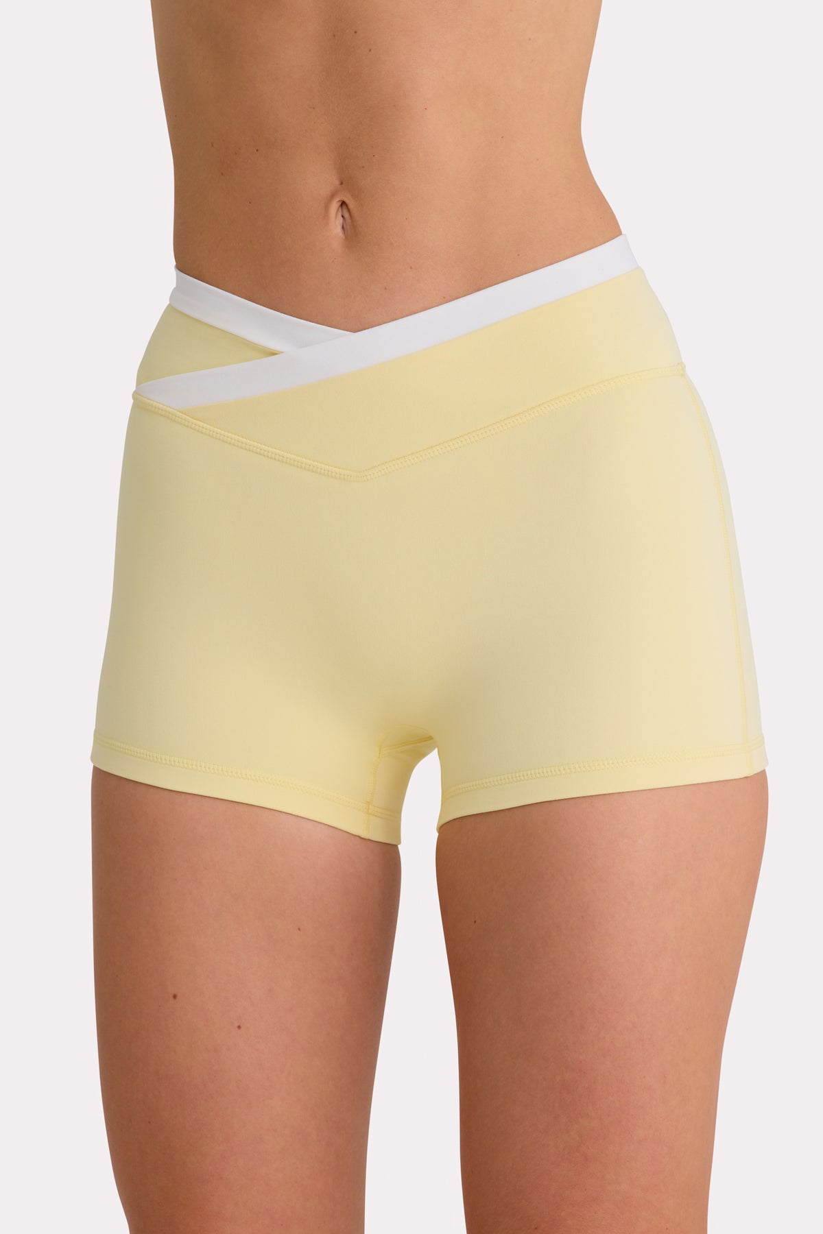 ⁣⁢Soft Active Shorts in Lemon⁤⁣