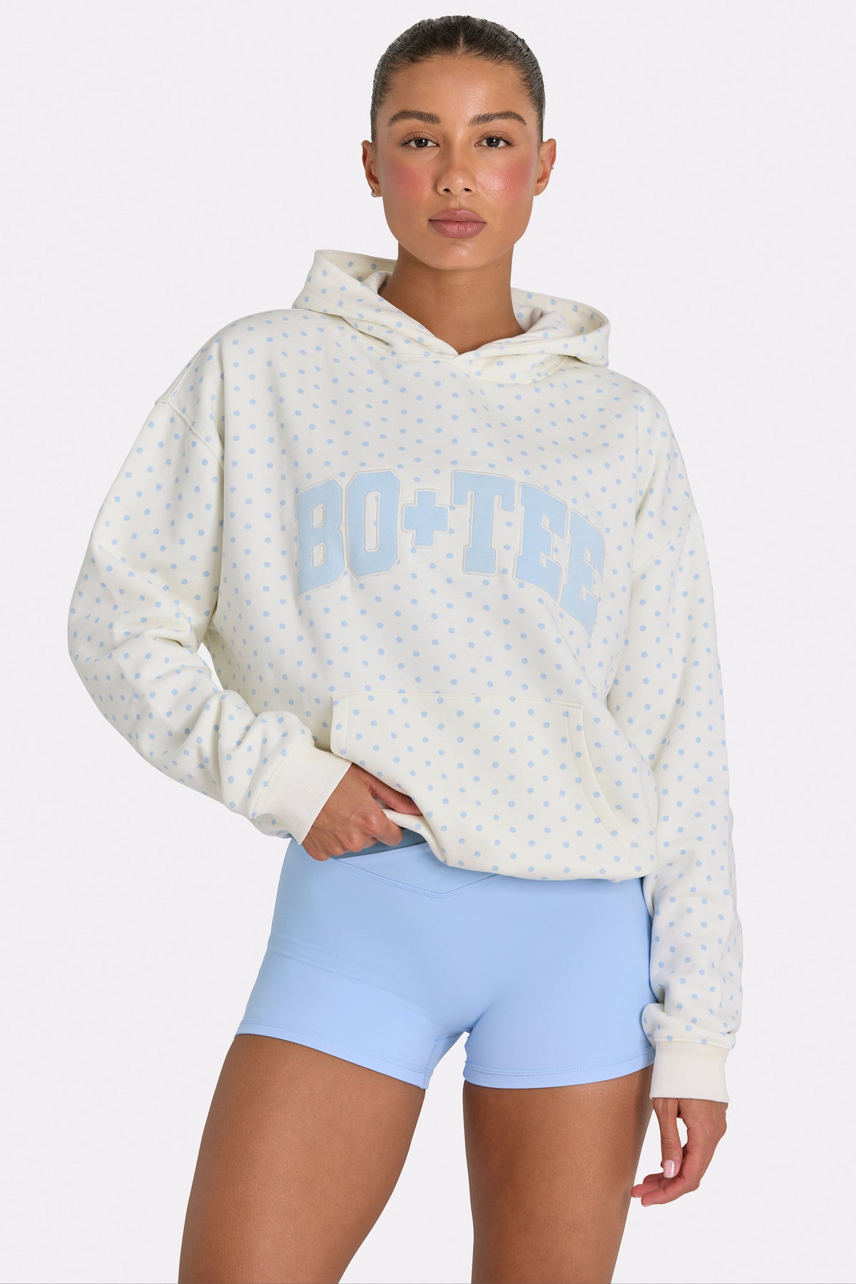⁣⁢Oversized Hoodie mit Applikation in Coconut Polka Dot⁤⁣ - 1