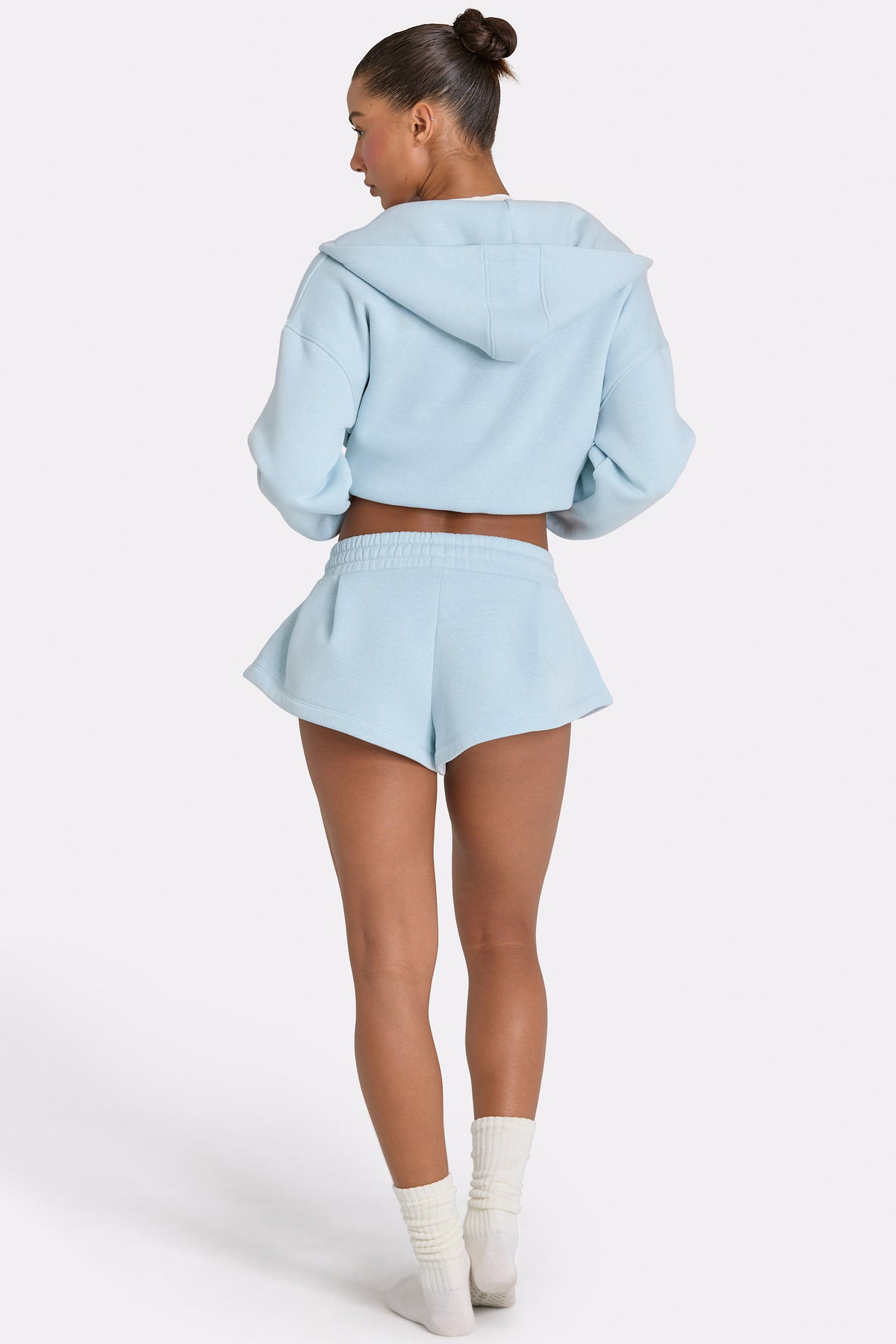 ⁣⁢Mid-Waist-Minishorts in Puderblau⁤⁣