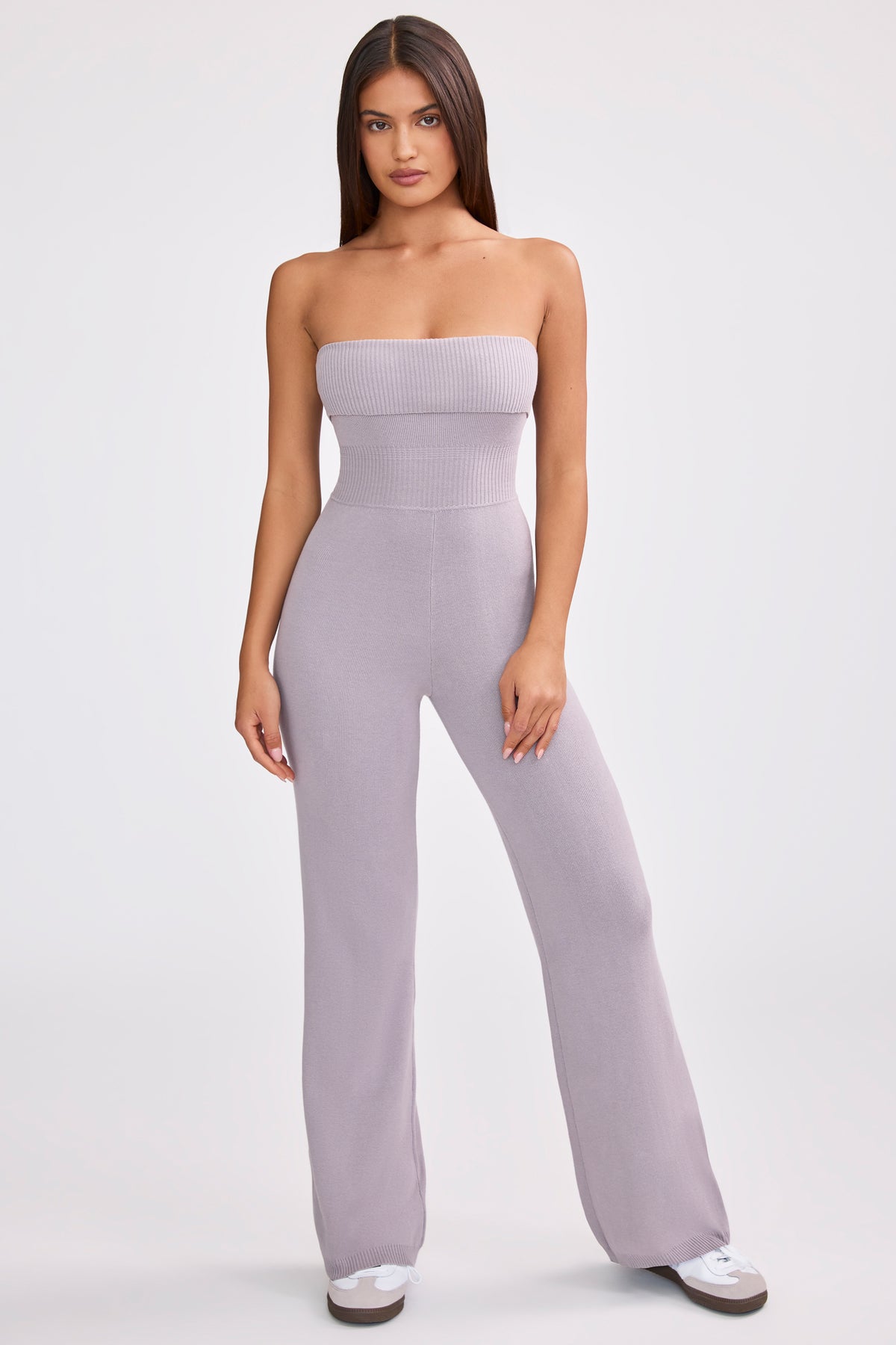 ⁣⁢Jumpsuit aus grobem Strick mit Bandeau-Ausschnitt und Kick-Flare-Hose in "Dusty Lavender"⁤⁣