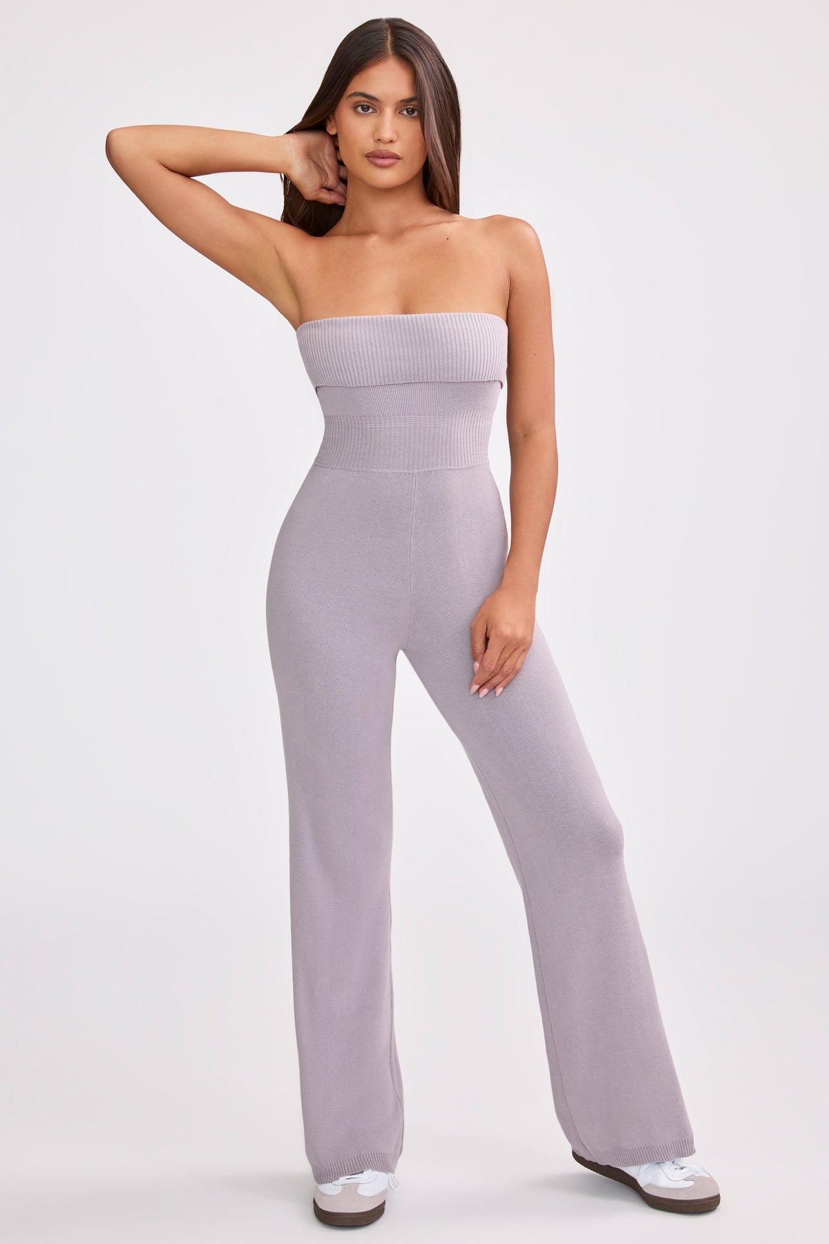 ⁣⁢Jumpsuit aus grobem Strick mit Bandeau-Ausschnitt und Kick-Flare-Hose in "Dusty Lavender"⁤⁣