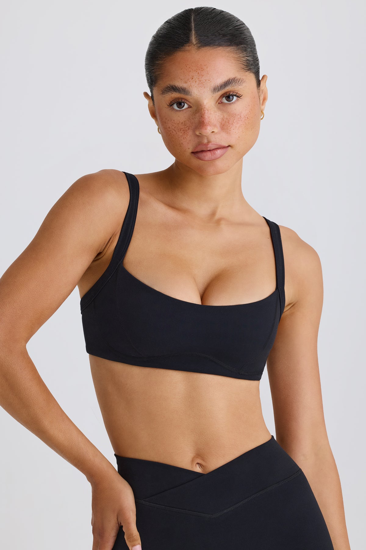 ⁣⁢Soft Active Sport-BH mit kontrastierendem Besatz in Schwarz⁤⁣