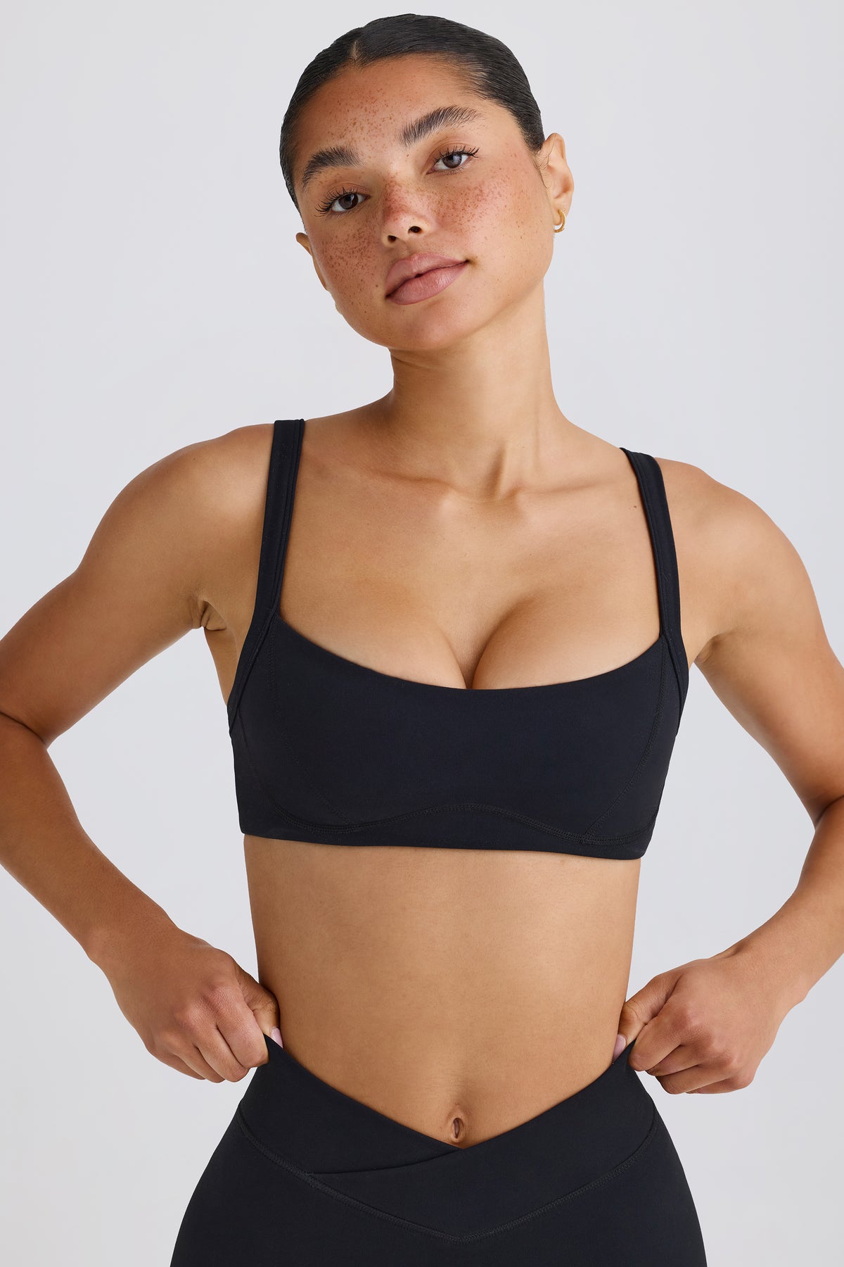 ⁣⁢Soft Active Sport-BH mit kontrastierendem Besatz in Schwarz⁤⁣