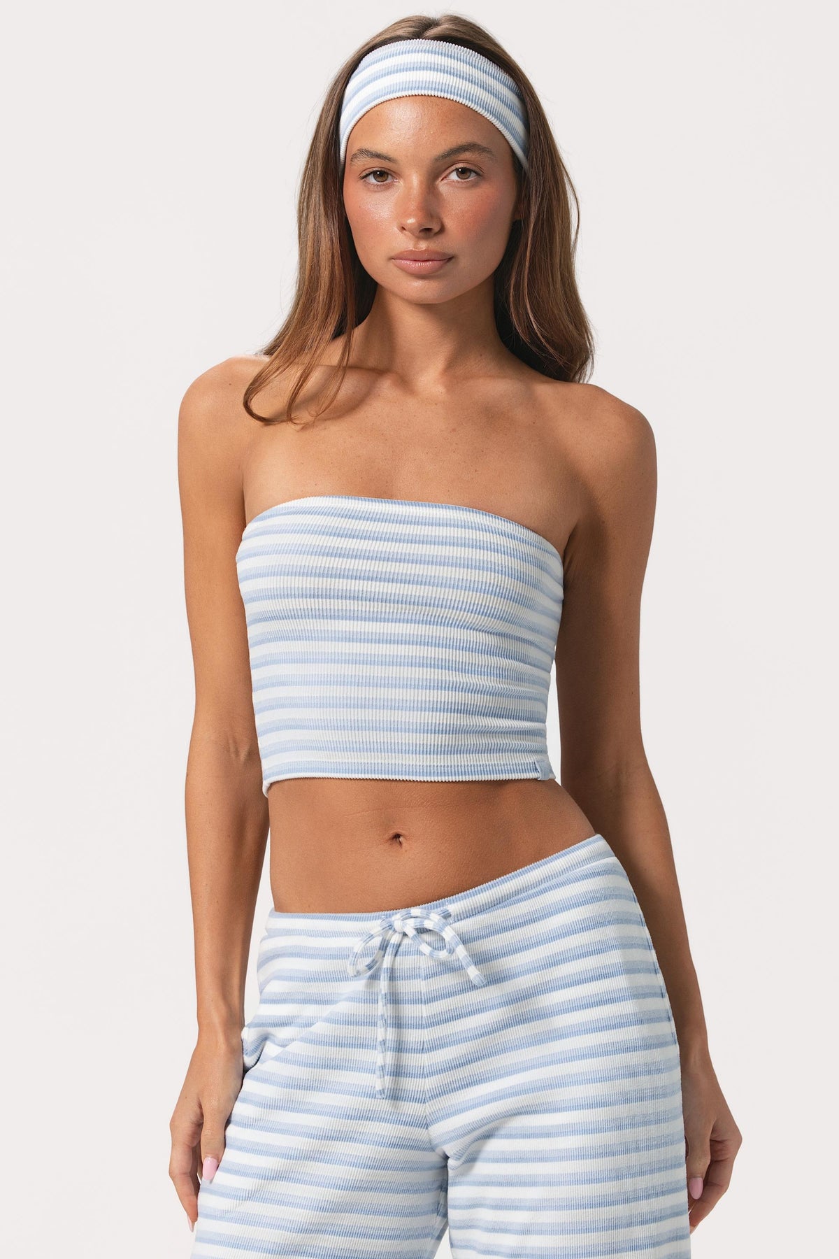⁣⁢Bandeau-Top aus Rippjersey in blauem Streifenmuster⁤⁣ - 1