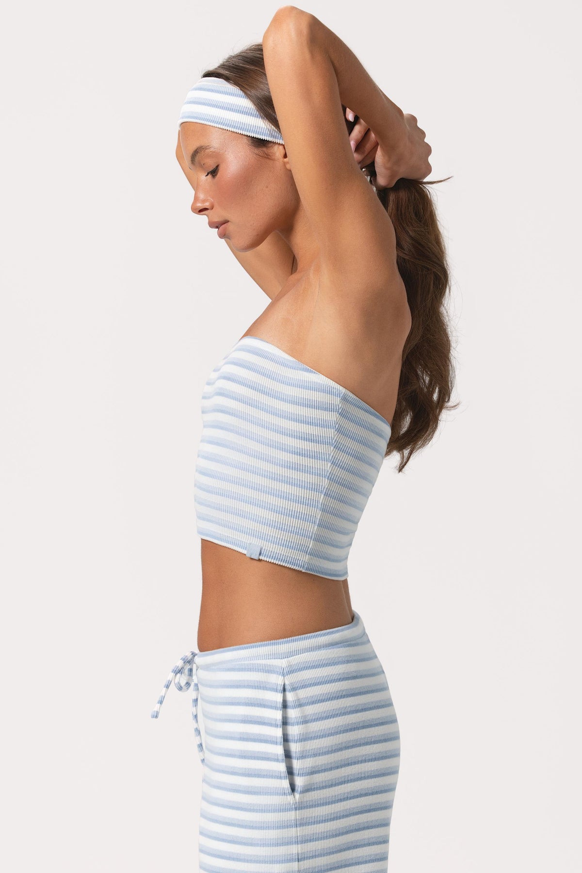 ⁣⁢Bandeau-Top aus Rippjersey in blauem Streifenmuster⁤⁣
