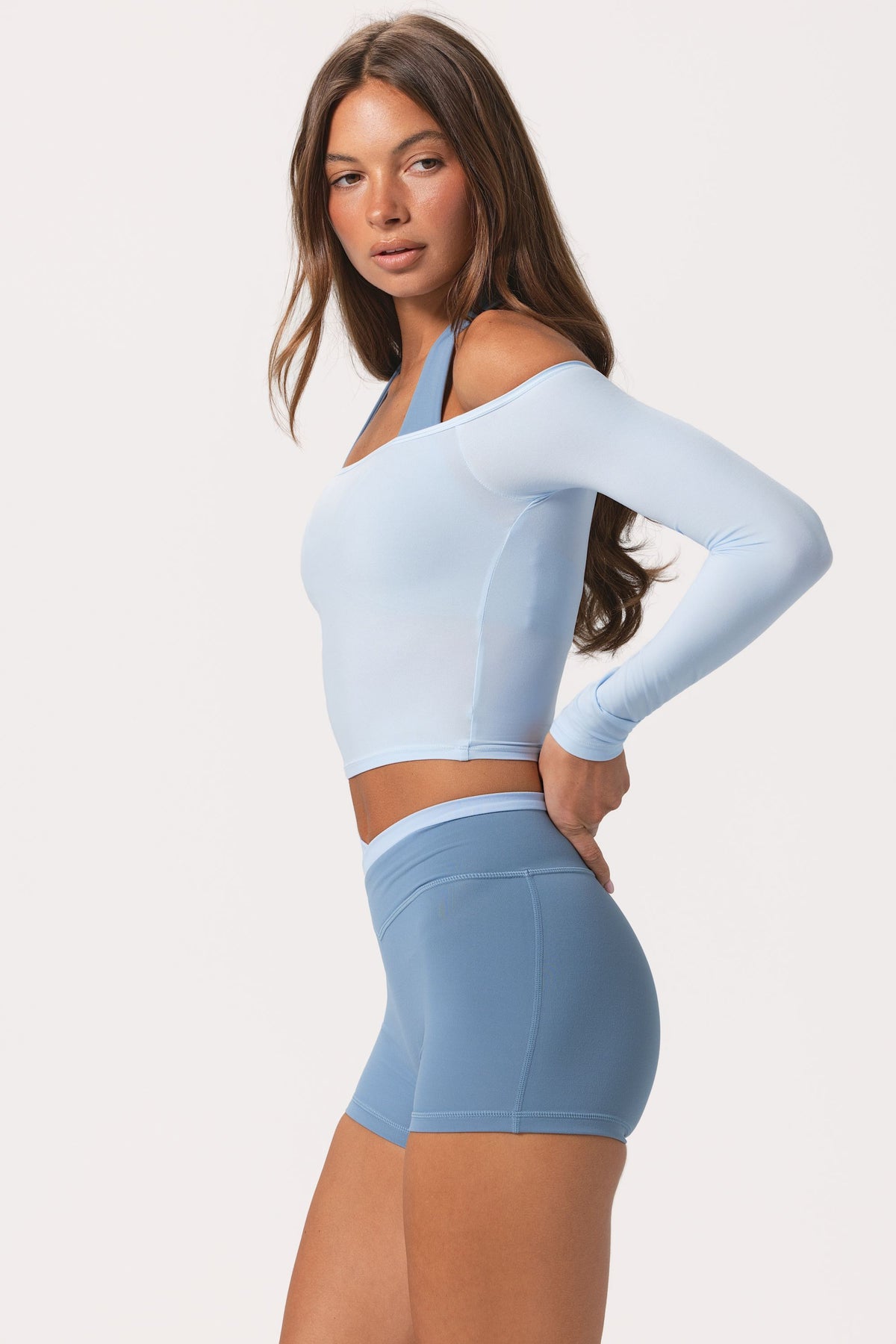 ⁣⁢Off-Shoulder-Oberteil aus weichem Jersey in Puderblau⁤⁣