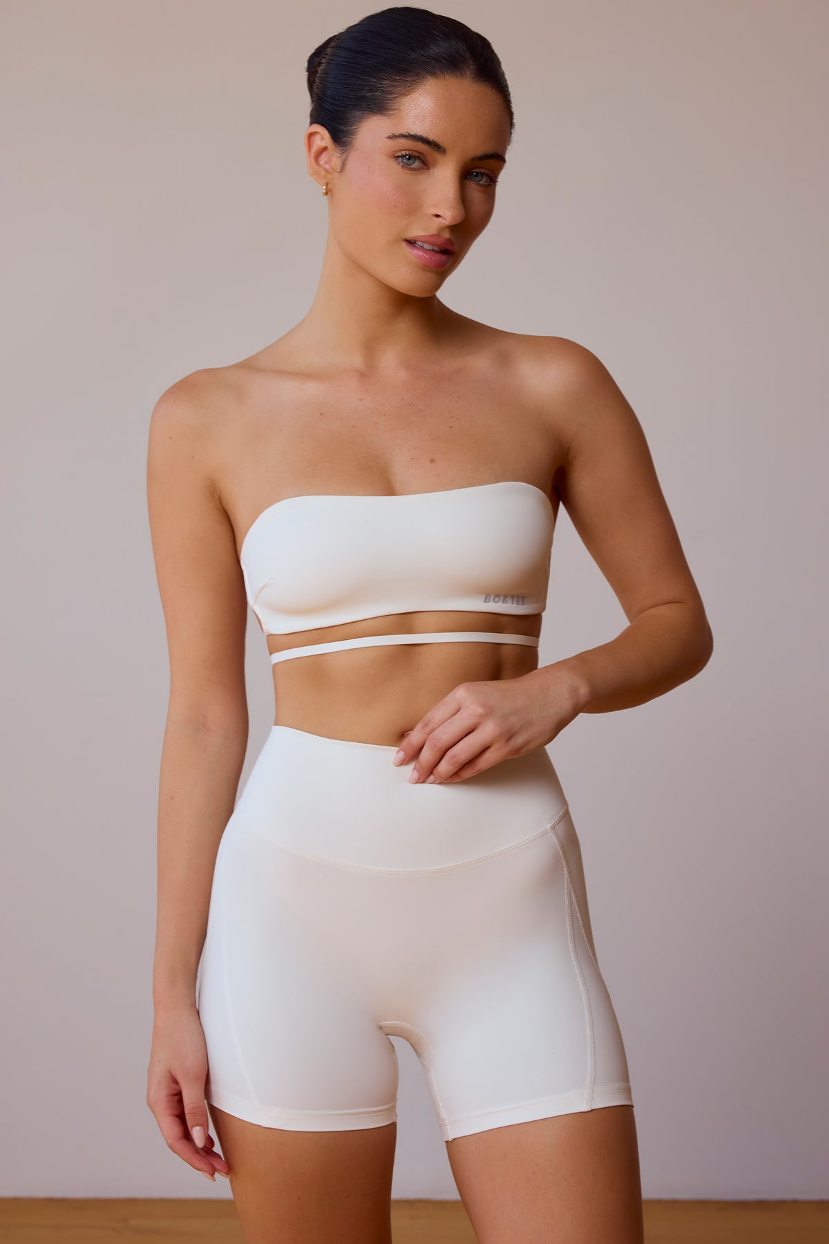 ⁣⁢Bandeau-BH mit am Rücken überkreuzten Trägern in Naturweiß⁤⁣