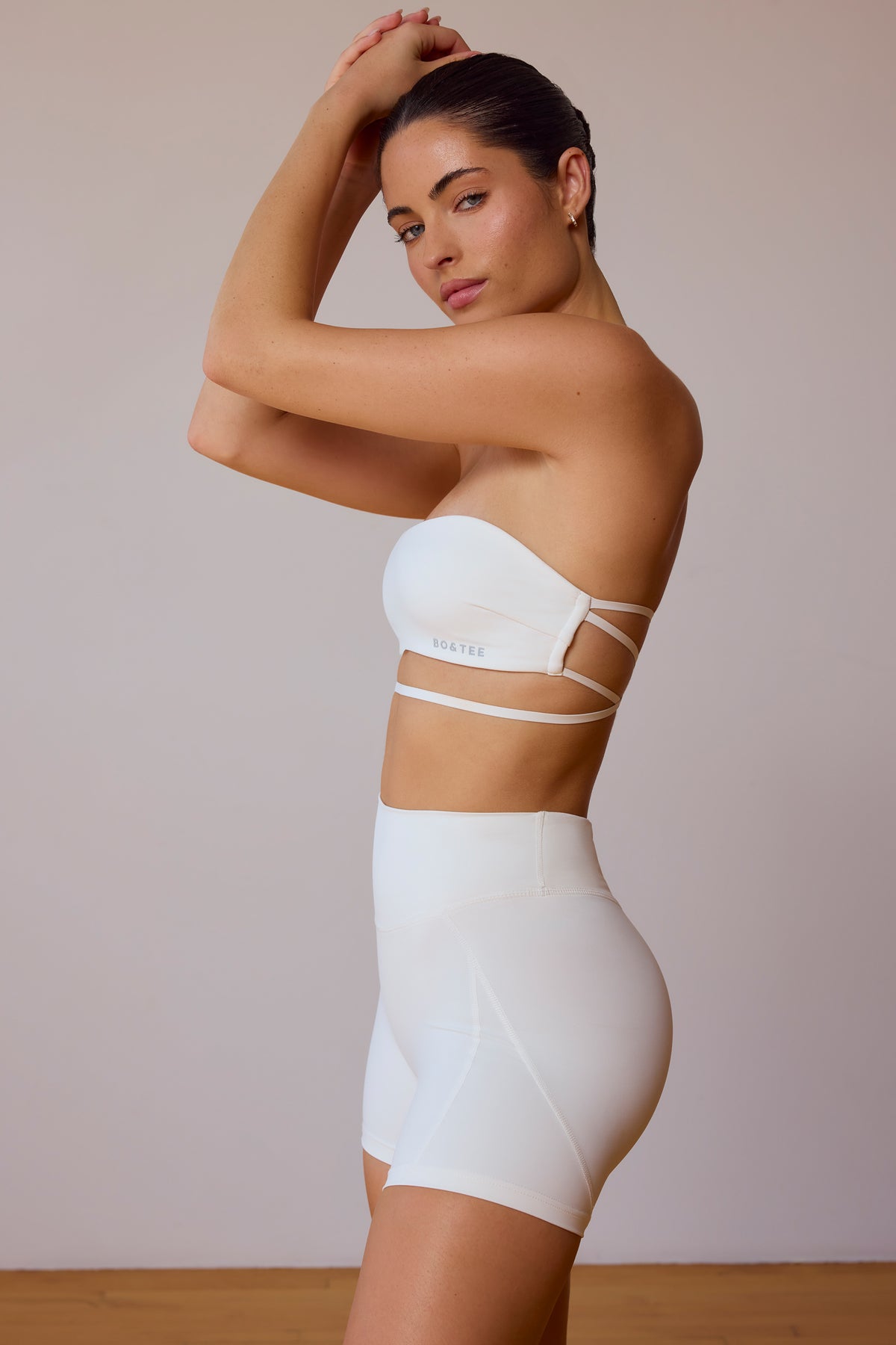 ⁣⁢Bandeau-BH mit am Rücken überkreuzten Trägern in Naturweiß⁤⁣