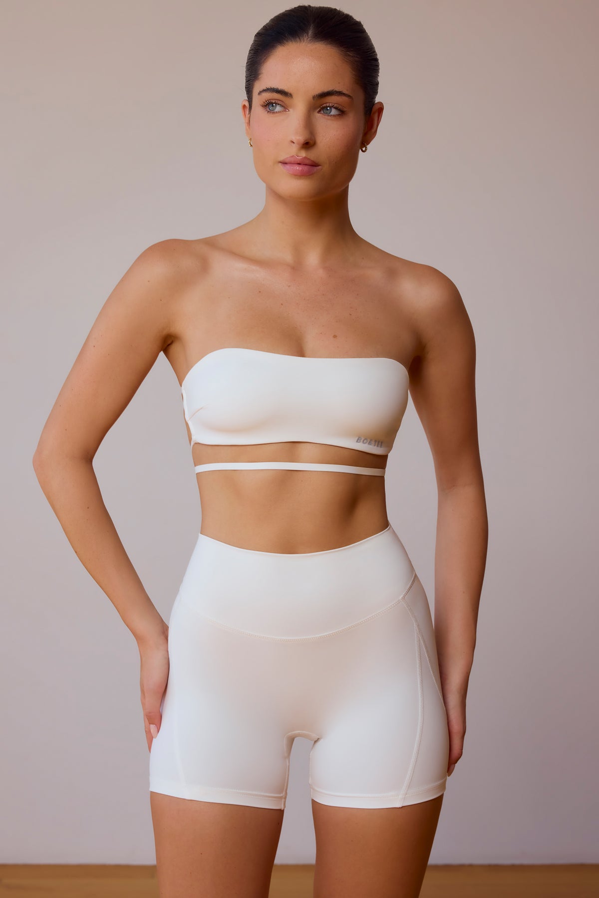 ⁣⁢Bandeau-BH mit am Rücken überkreuzten Trägern in Naturweiß⁤⁣
