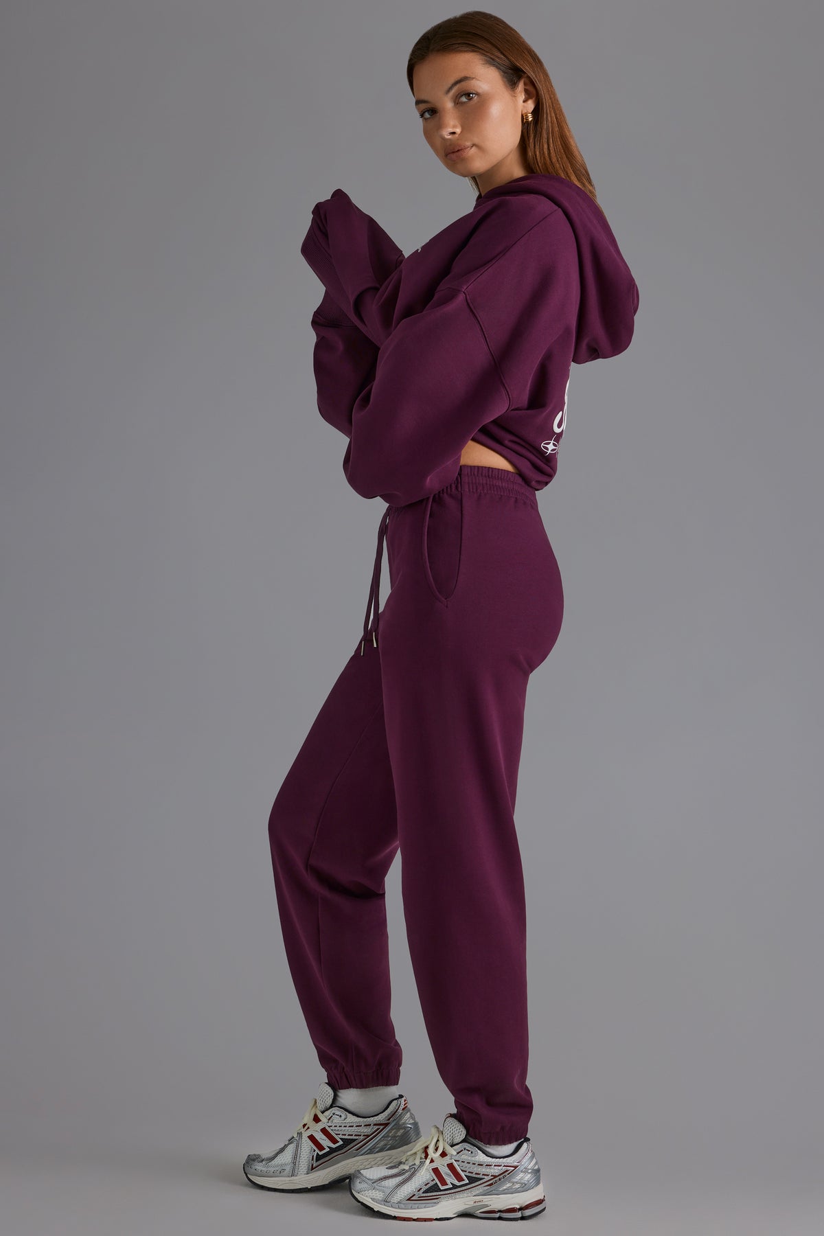 ⁣⁢Soft Cotton Jersey Relaxed Mid-Rise Jogginghose in Grape⁤⁣