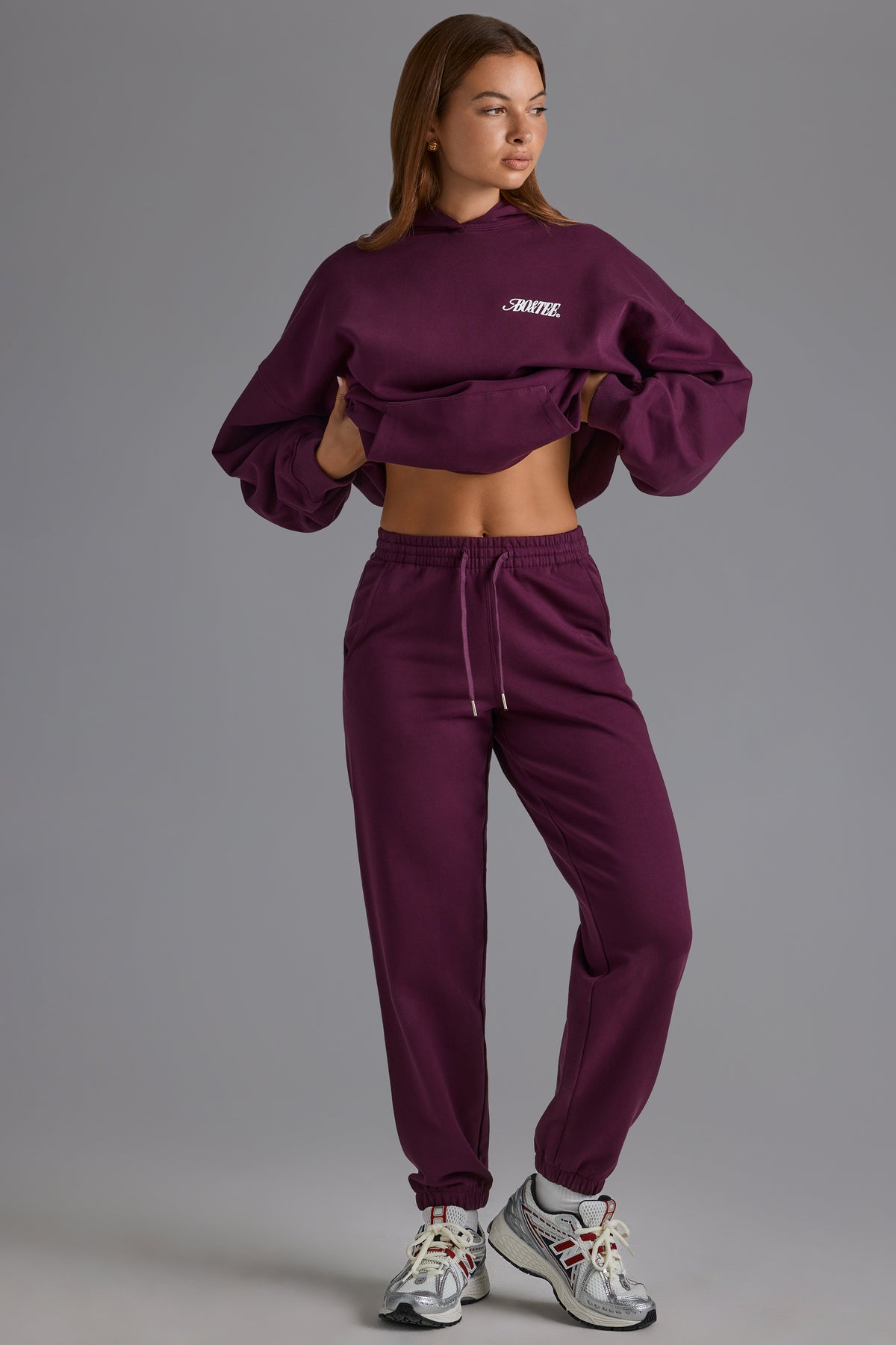 ⁣⁢Soft Cotton Jersey Relaxed Mid-Rise Jogginghose in Grape⁤⁣