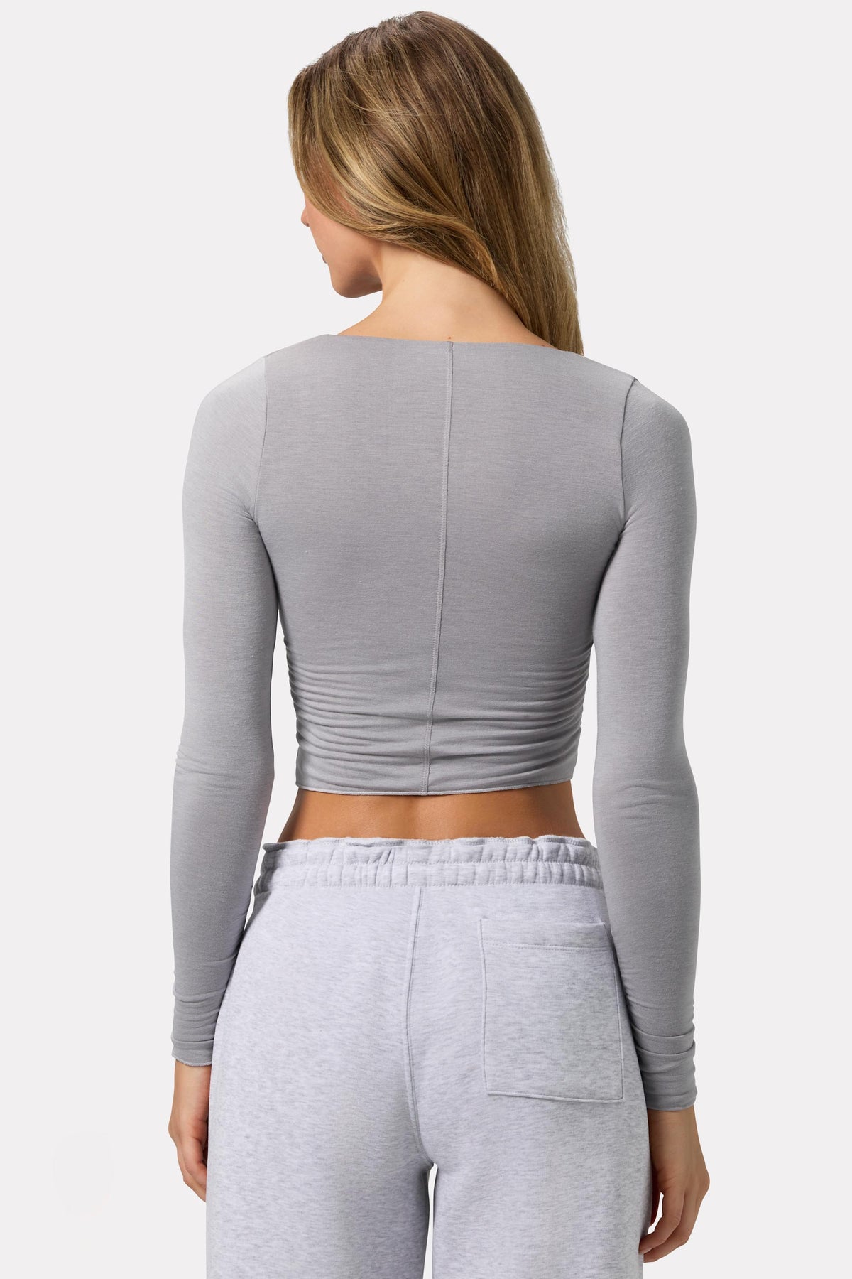 ⁣⁢Gerafftes Langarm-Crop-Top in Grau⁤⁣