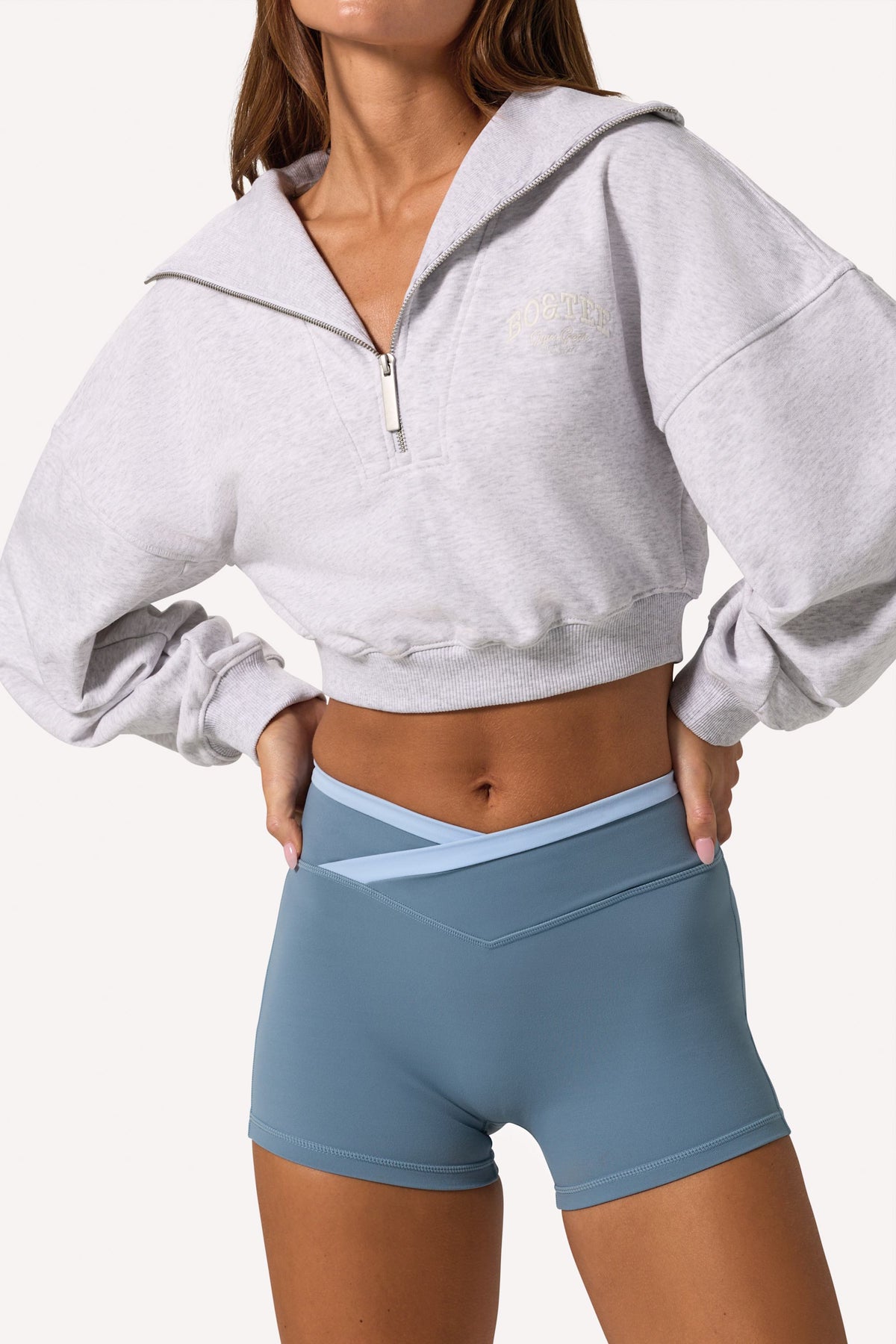 ⁣⁢Cropped-Sweatshirt mit kurzem Reißverschluss in Grau meliert⁤⁣