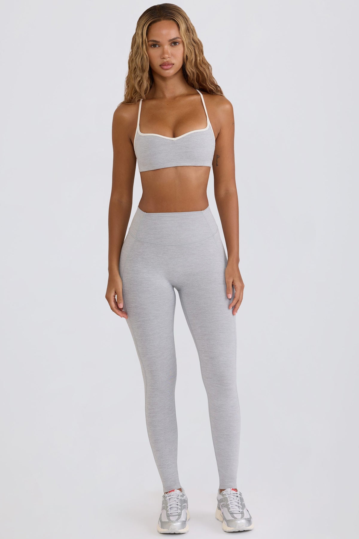 ⁣⁢Soft Active Mid-Waist-Leggings in Grau⁤⁣