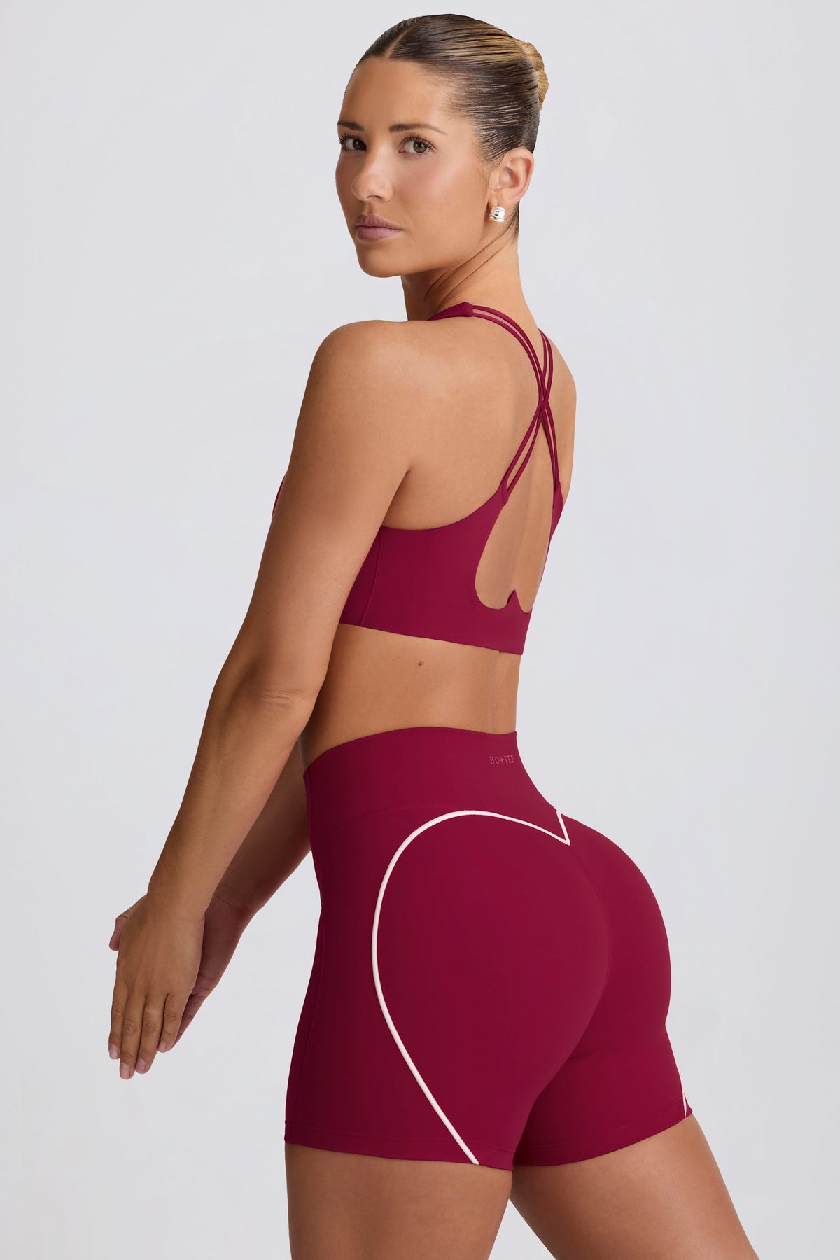 ⁣⁢Soft Active Minishorts in Bordeaux⁤⁣
