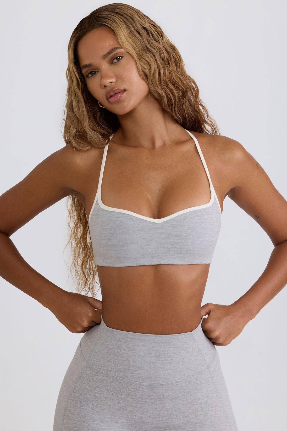 ⁣⁢Soft Active Sport-BH mit Herzausschnitt in Grau⁤⁣ - 1