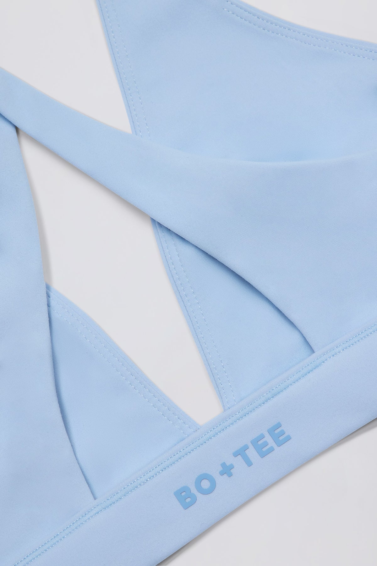 ⁣⁢Soft Active Sport-BH mit überkreuzten Trägern in Himmelblau⁤⁣