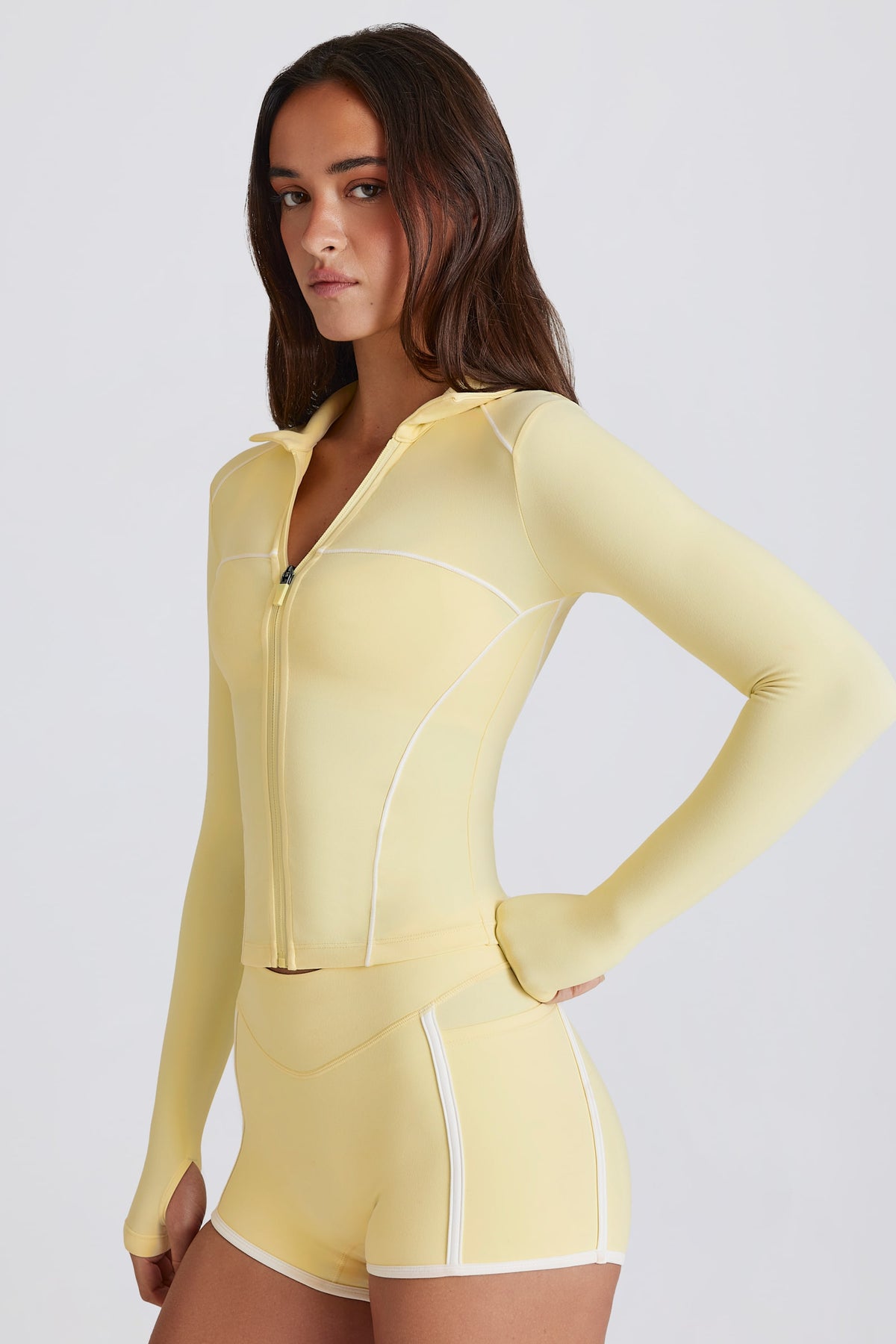 ⁣⁢Soft Active Jacke mit Reißverschluss und Kontrastdetails in Zitronengelb⁤⁣