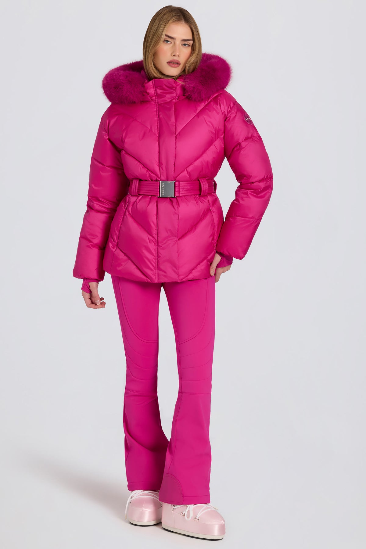 ⁣⁢Wasserdichte Skijacke mit Kunstpelz-Kapuze in Magenta-Pink⁤⁣