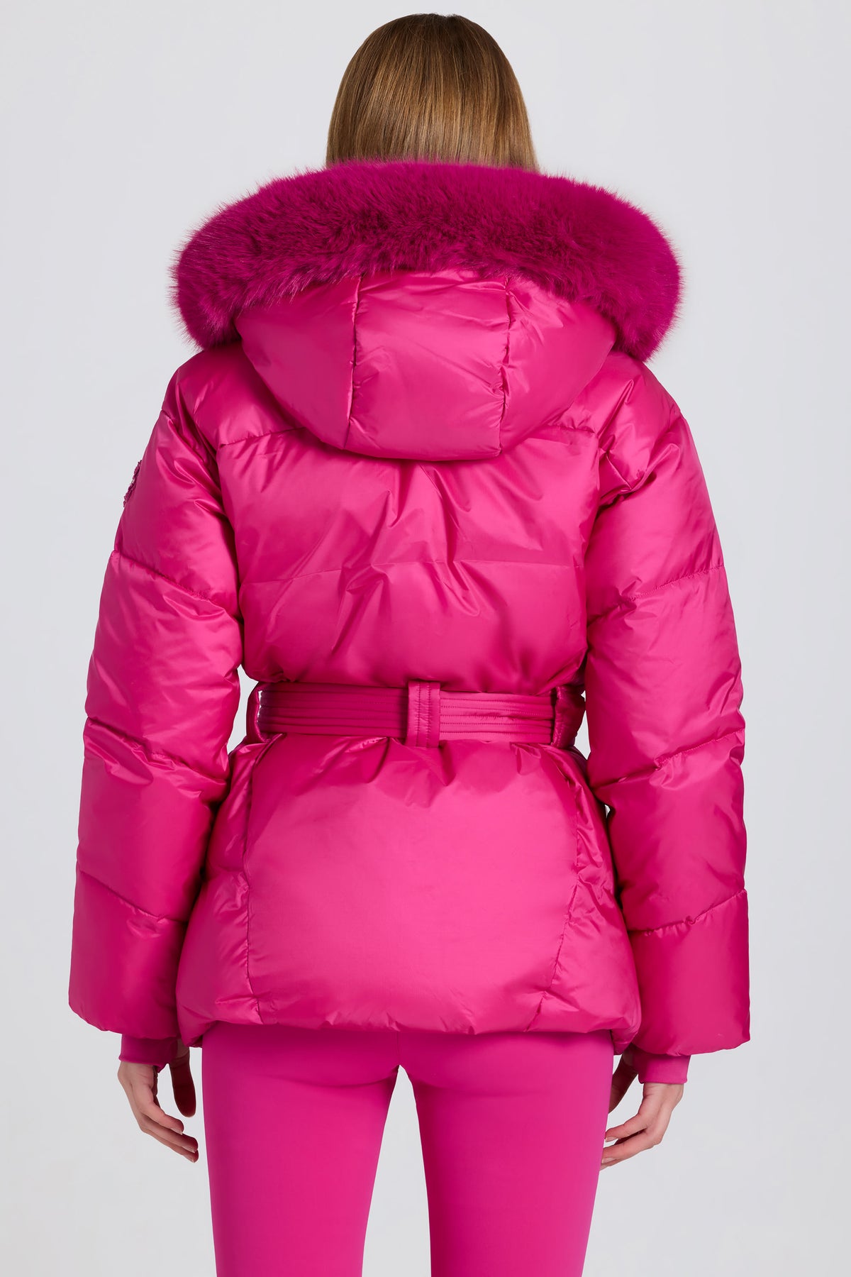 ⁣⁢Wasserdichte Skijacke mit Kunstpelz-Kapuze in Magenta-Pink⁤⁣