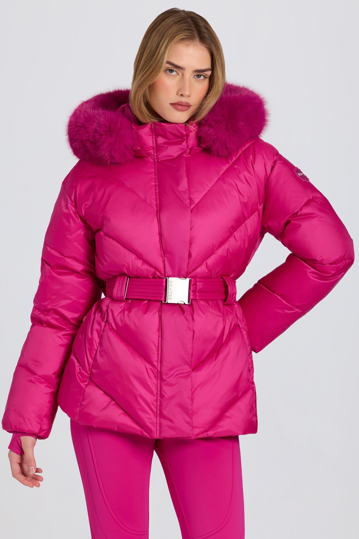 ⁣⁢Wasserdichte Skijacke mit Kunstpelz-Kapuze in Magenta-Pink⁤⁣