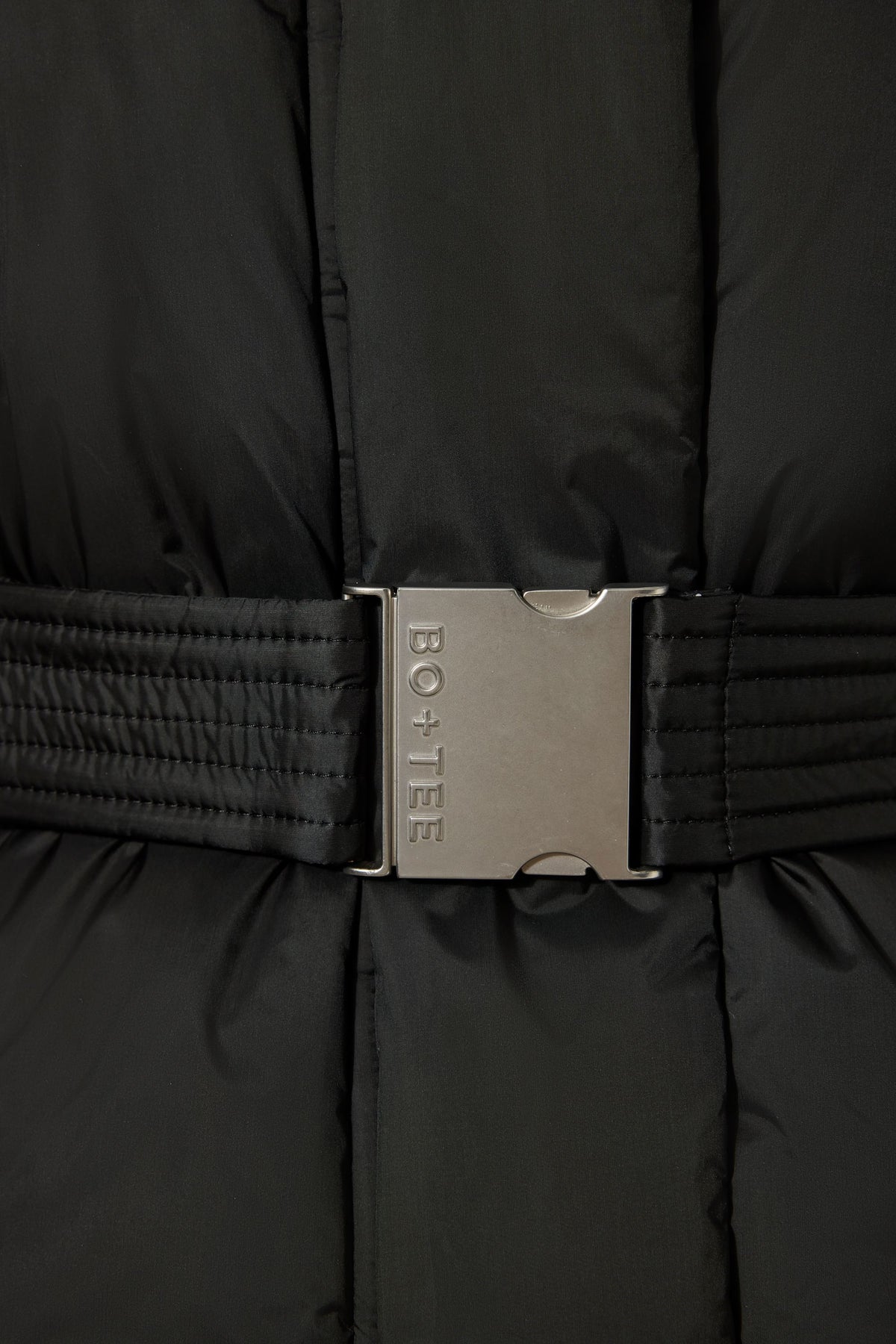 ⁣⁢Wasserdichte Oversized-Skijacke mit Gürtel in Schwarz⁤⁣