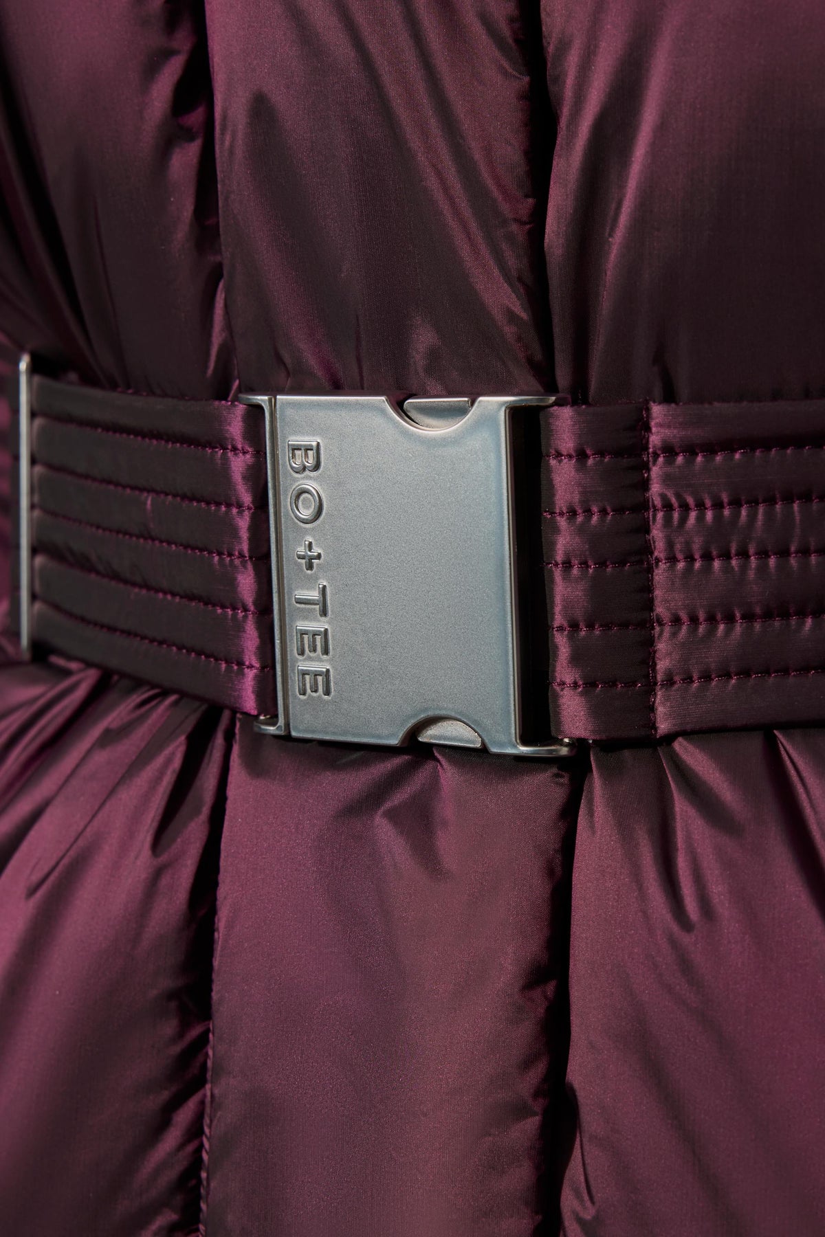 ⁣⁢Wasserdichte Oversized-Skijacke mit Gürtel in Bordeaux⁤⁣