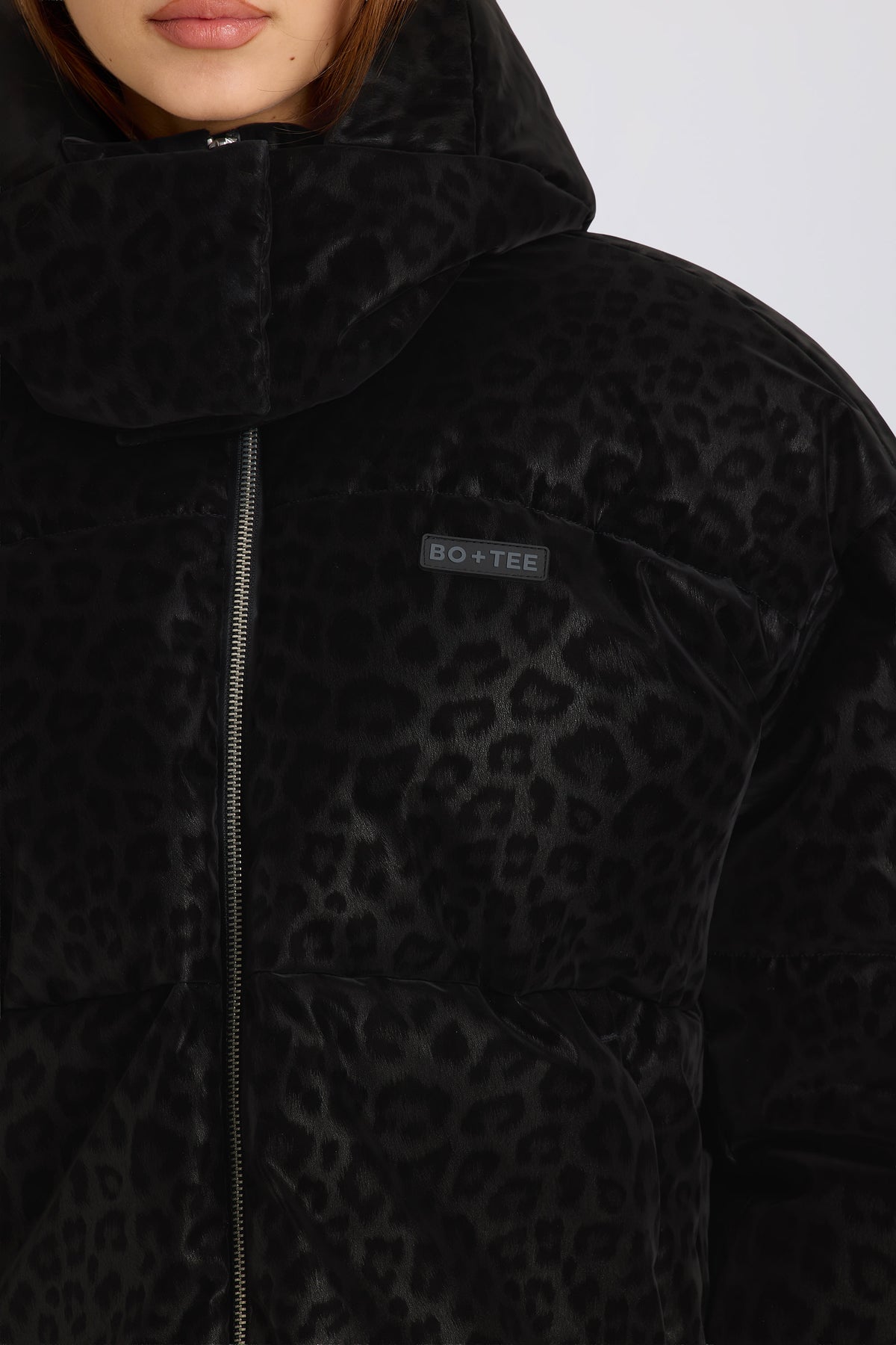 ⁣⁢Wasserdichte Oversized-Cropped-Skijacke im schwarzen Leopardenmuster⁤⁣