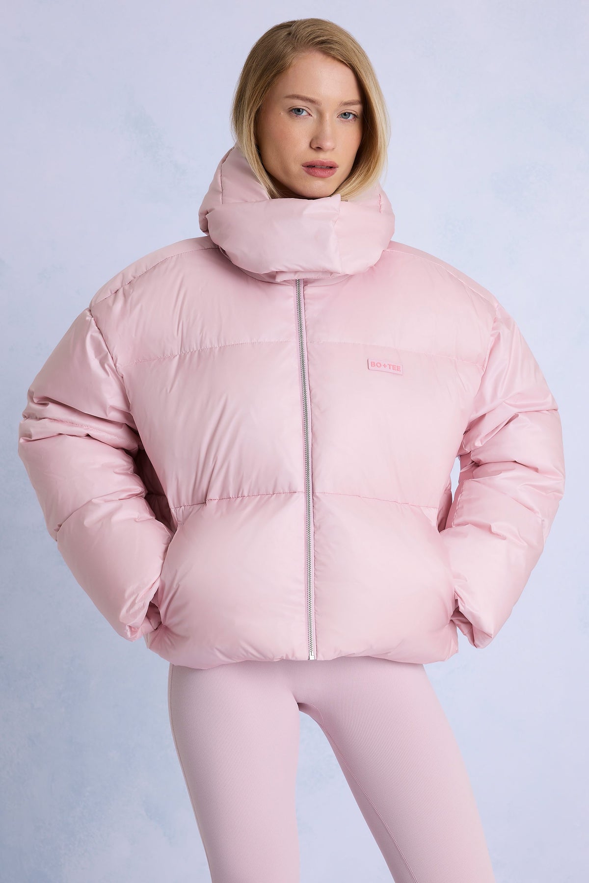 ⁣⁢Wasserdichte, verkürzte, übergroße Skijacke in Powder Pink⁤⁣ - 1