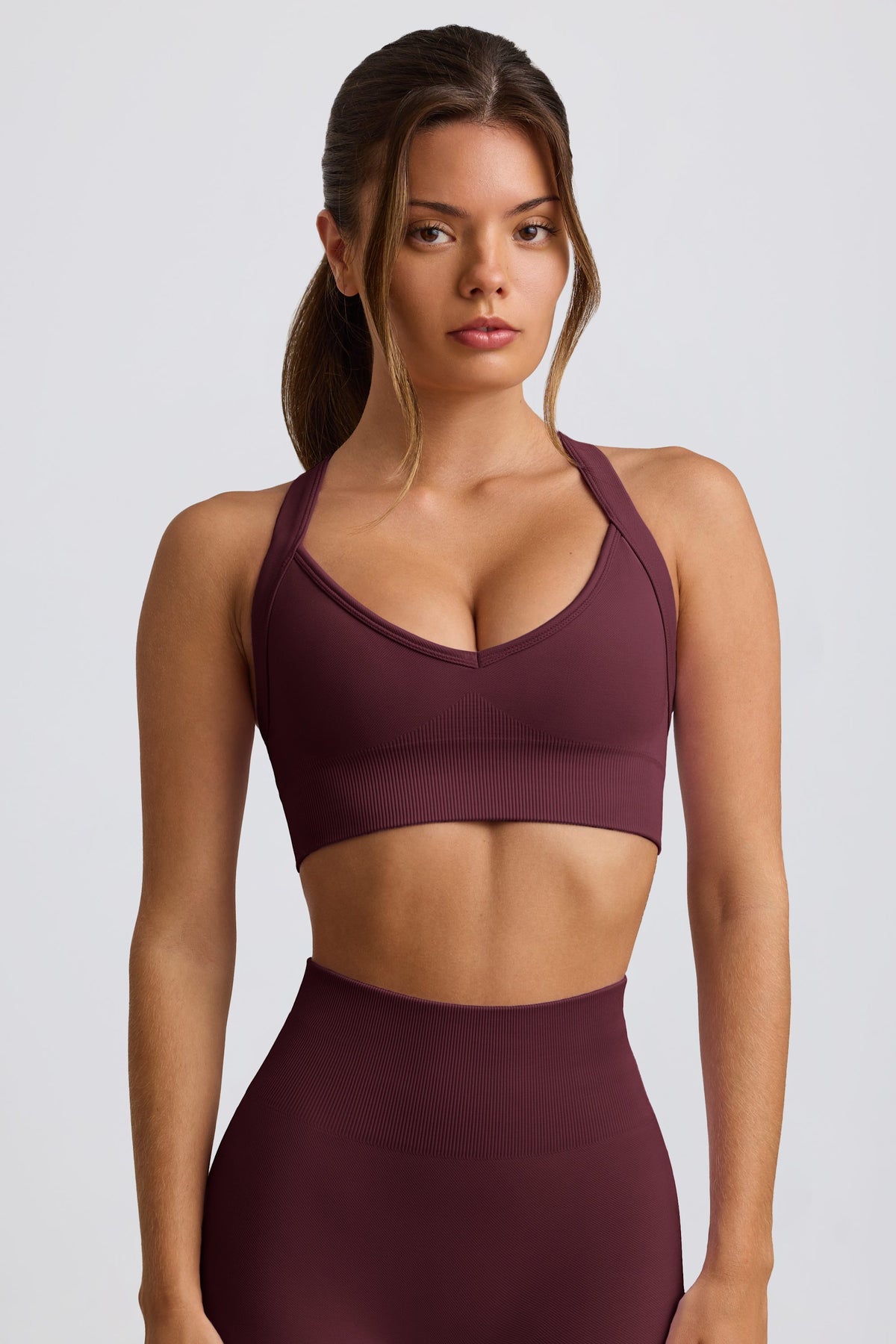 ⁣⁢Super Sculpt Nahtloser Racerback-Sport-BH in Burgunderrot⁤⁣