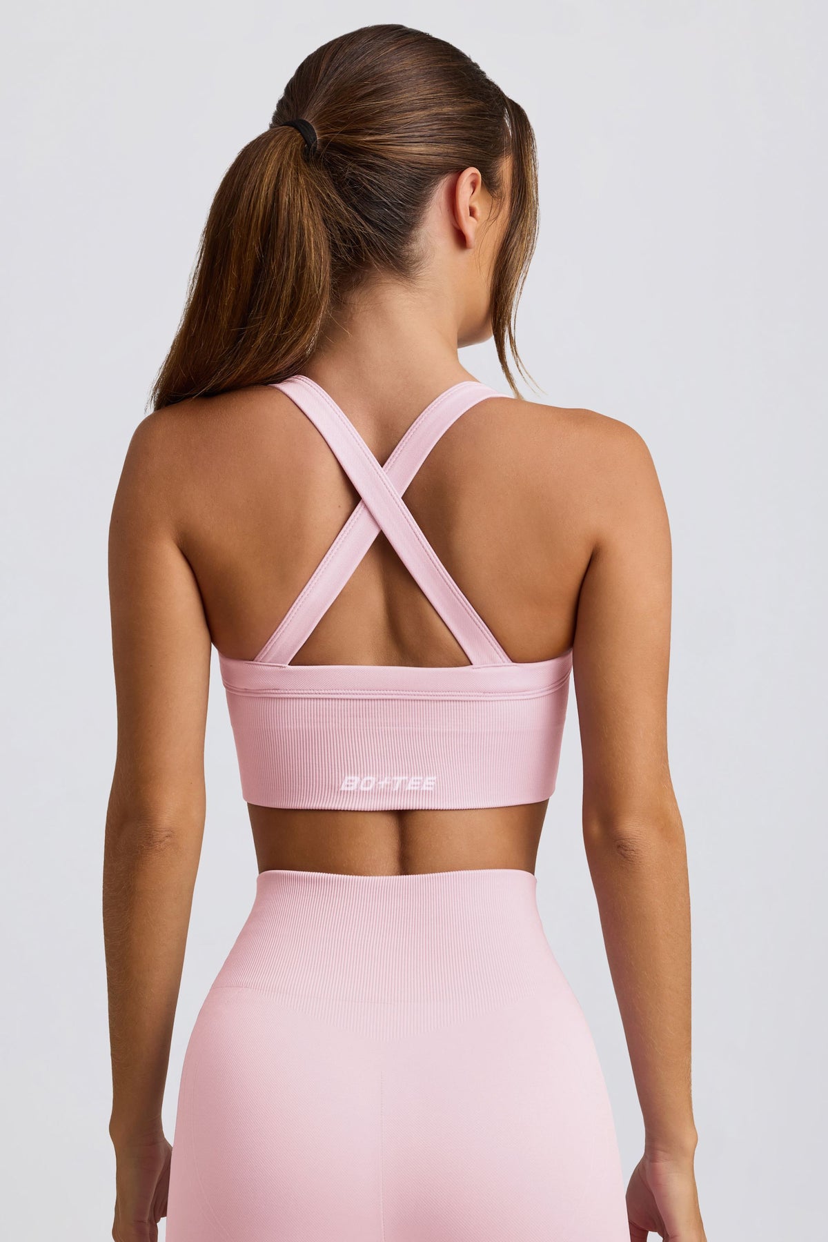 ⁣⁢Super Sculpt Seamless-Sport-BH mit überkreuzten Trägern in Zartrosa⁤⁣