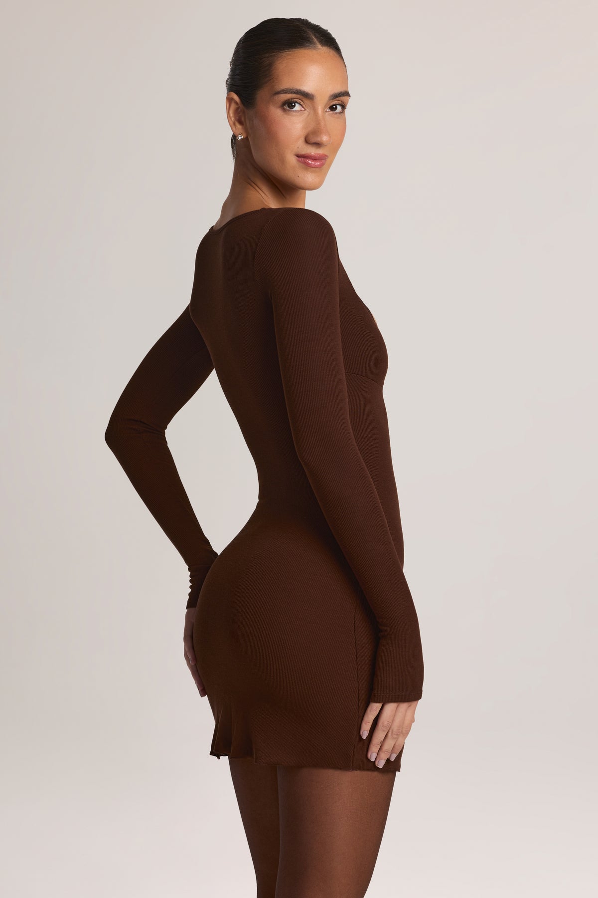 ⁣⁢Modal-Langarm-Minikleid mit Peekaboo-Spitze in Schokoladenbraun⁤⁣