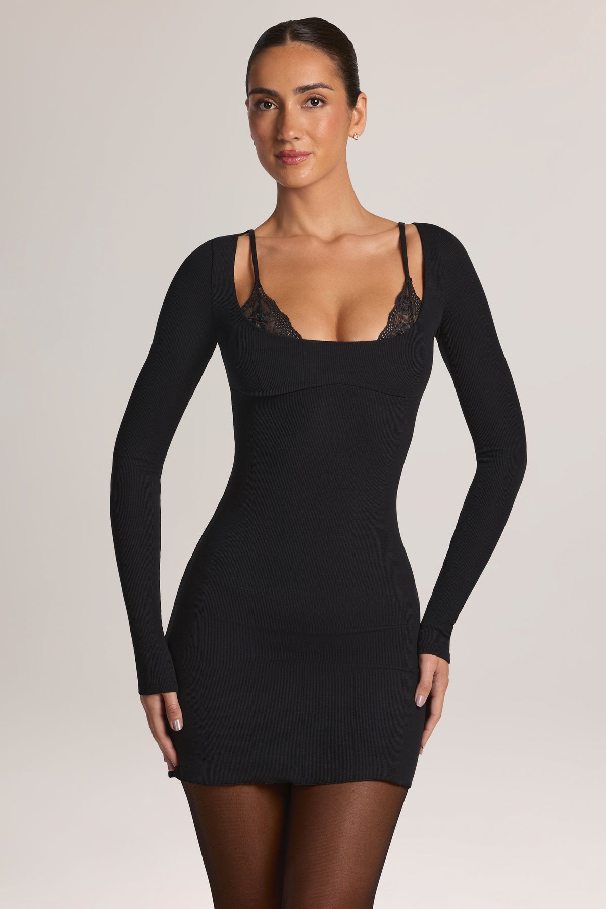 ⁣⁢Modal-Langarm-Minikleid mit Peekabo-Spitze in Schwarz⁤⁣ - 1