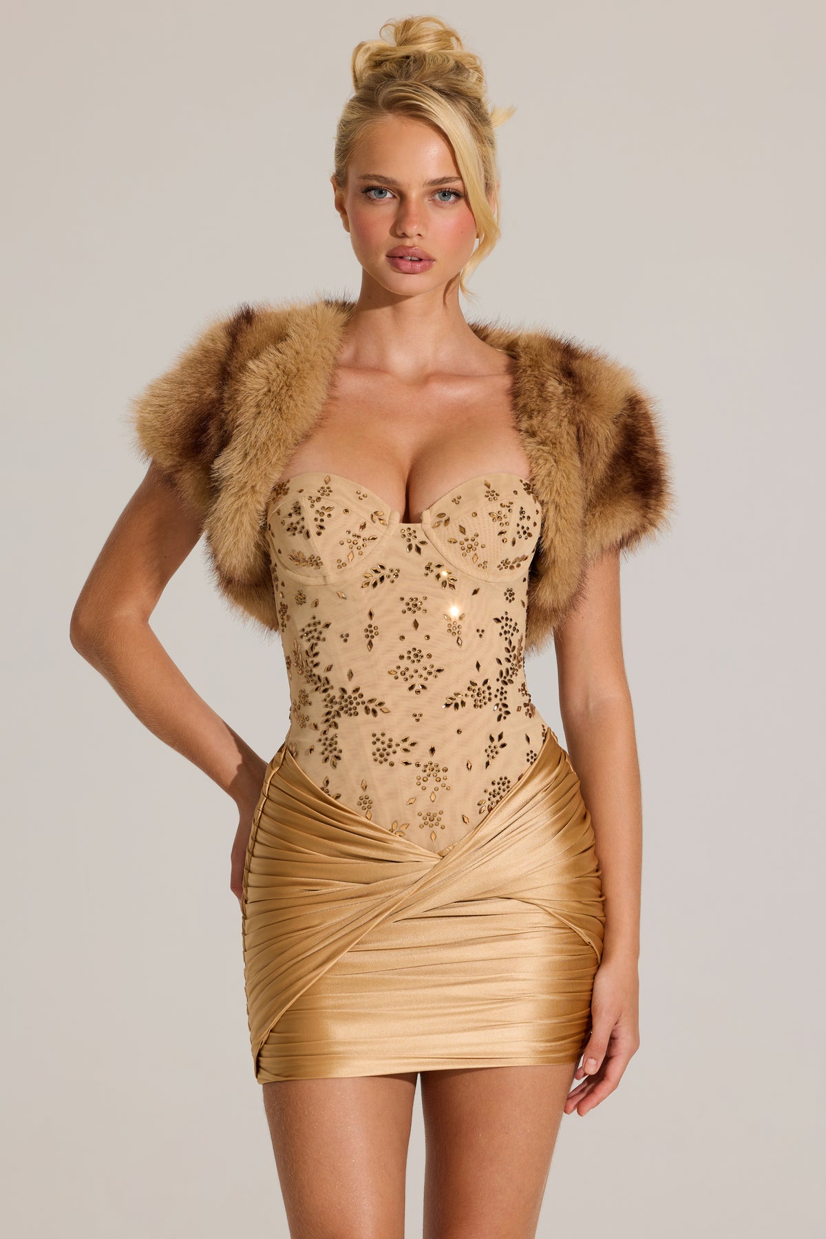 ⁣⁢Kurzer Bolero mit Kunstfell und kurzen Ärmeln in Mink⁤⁣ - 1