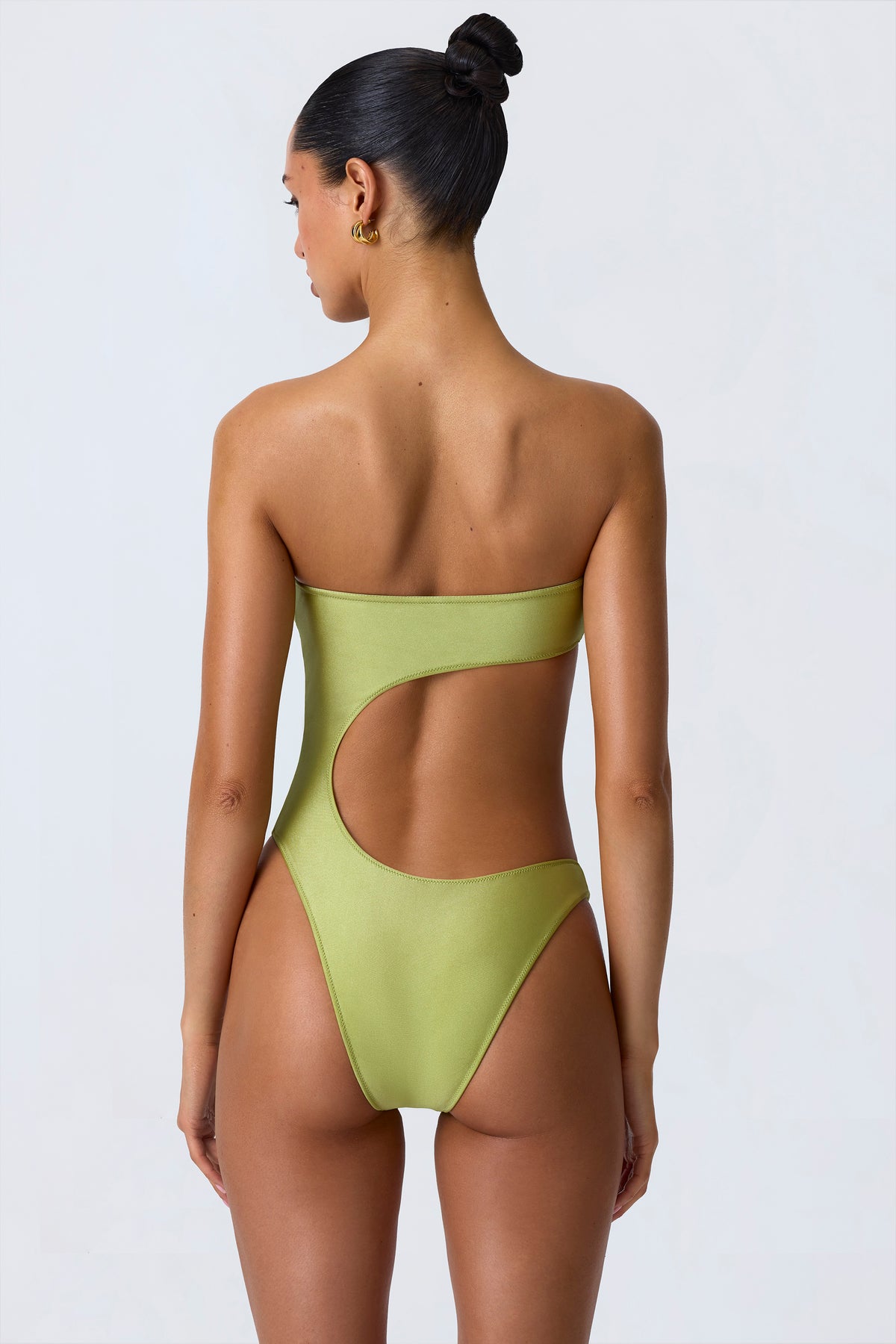 ⁣⁢Bandeau-Badeanzug mit Perlenbesatz und Cut-Out in Pear Green⁤⁣ - 2