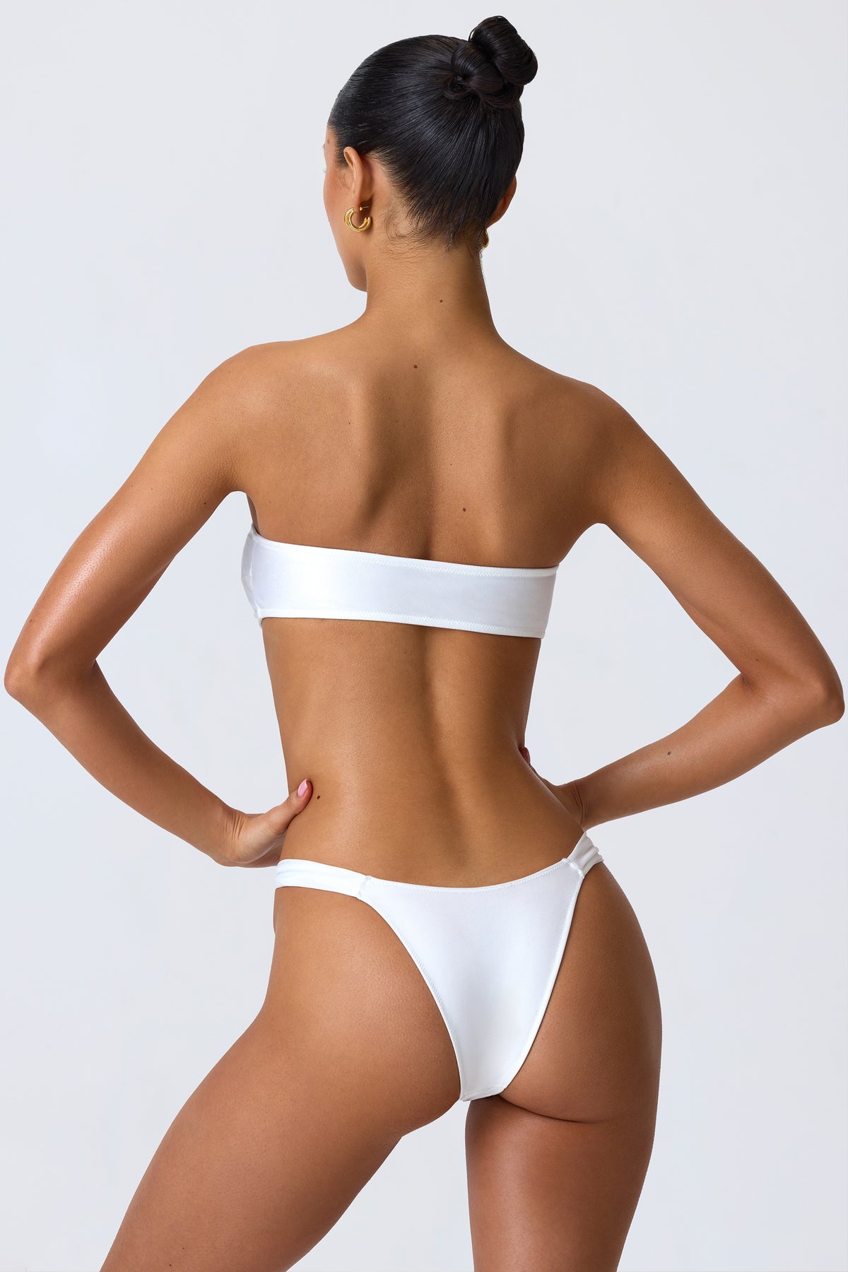 ⁣⁢Verziertes breites Träger-Cheeky-Bikinihose in Weiß⁤⁣ - 2